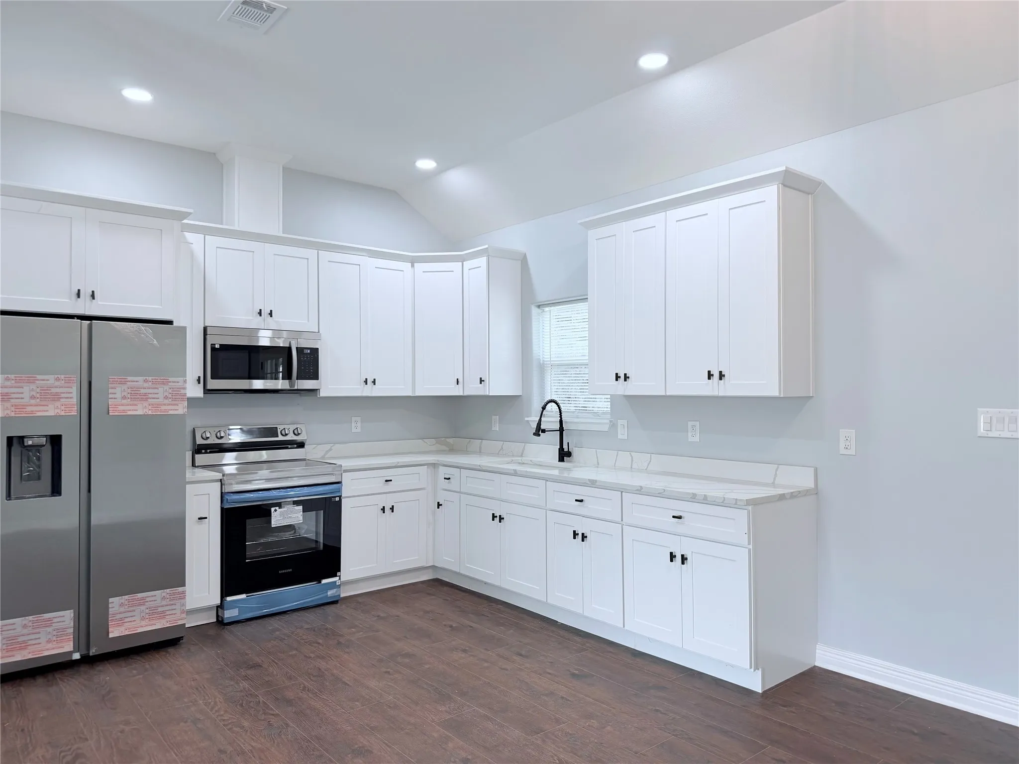Single Family Residence For Sale in Camp County , 449 Cypress Street, Pittsburg, Texas 75686, 3 Bedroom, 2 Bathroom, 2 Garage spaces, 1,500 Sqft, built in 1986, mls#21335355, Real Estate Agent in Pittsburg, Homes For Sale in Camp county, Homes For Sale in Pittsburg, Realtor in Pittsburg Texas, Real Estate Brokerage Independent Realty Texas, Luminita Cordes Realtor