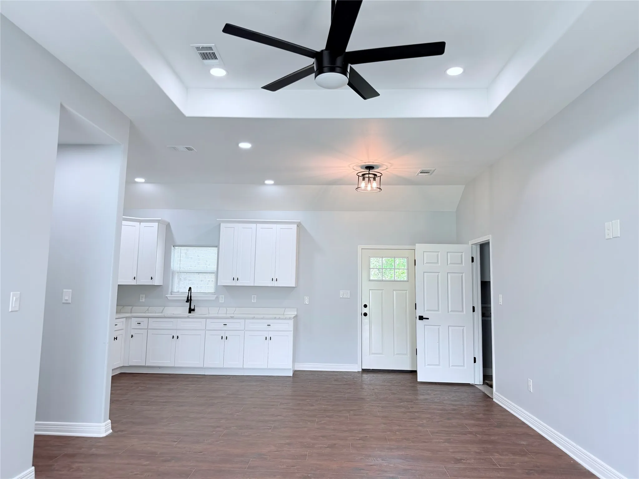 Single Family Residence For Sale in Camp County , 449 Cypress Street, Pittsburg, Texas 75686, 3 Bedroom, 2 Bathroom, 2 Garage spaces, 1,500 Sqft, built in 1986, mls#21335355, Real Estate Agent in Pittsburg, Homes For Sale in Camp county, Homes For Sale in Pittsburg, Realtor in Pittsburg Texas, Real Estate Brokerage Independent Realty Texas, Luminita Cordes Realtor