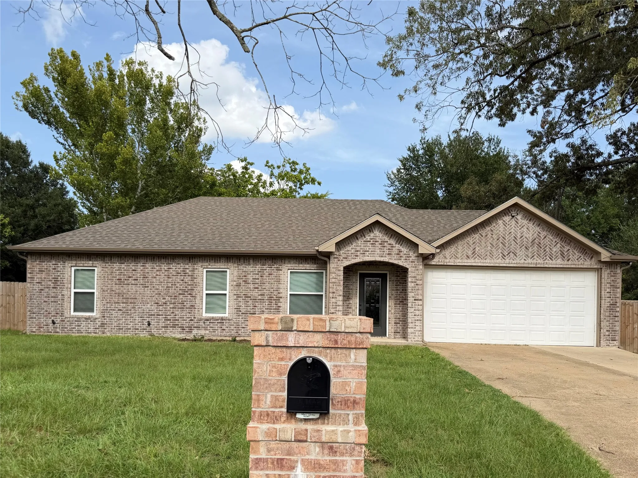 Single Family Residence For Sale in Camp County , 449 Cypress Street, Pittsburg, Texas 75686, 3 Bedroom, 2 Bathroom, 2 Garage spaces, 1,500 Sqft, built in 1986, mls#21335355, Real Estate Agent in Pittsburg, Homes For Sale in Camp county, Homes For Sale in Pittsburg, Realtor in Pittsburg Texas, Real Estate Brokerage Independent Realty Texas, Luminita Cordes Realtor