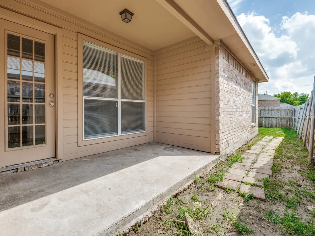 Single Family Residence For Sale in Dallas County , 709 Catalina Drive, Lancaster, Texas 75146, 3 Bedroom, 2 Bathroom, 2 Garage spaces, 1,689 Sqft, built in 1998, mls#21335448, Real Estate Agent in Lancaster, Homes For Sale in Dallas county, Homes For Sale in Lancaster, Realtor in Lancaster Texas, Real Estate Brokerage Independent Realty Texas, Luminita Cordes Realtor