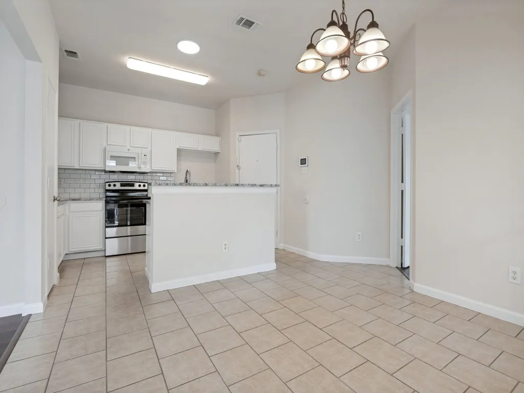 Single Family Residence For Sale in Dallas County , 709 Catalina Drive, Lancaster, Texas 75146, 3 Bedroom, 2 Bathroom, 2 Garage spaces, 1,689 Sqft, built in 1998, mls#21335448, Real Estate Agent in Lancaster, Homes For Sale in Dallas county, Homes For Sale in Lancaster, Realtor in Lancaster Texas, Real Estate Brokerage Independent Realty Texas, Luminita Cordes Realtor