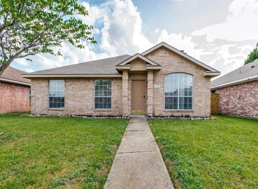Single Family Residence For Sale in Dallas County , 709 Catalina Drive, Lancaster, Texas 75146, 3 Bedroom, 2 Bathroom, 2 Garage spaces, 1,689 Sqft, built in 1998, mls#21335448, Real Estate Agent in Lancaster, Homes For Sale in Dallas county, Homes For Sale in Lancaster, Realtor in Lancaster Texas, Real Estate Brokerage Independent Realty Texas, Luminita Cordes Realtor