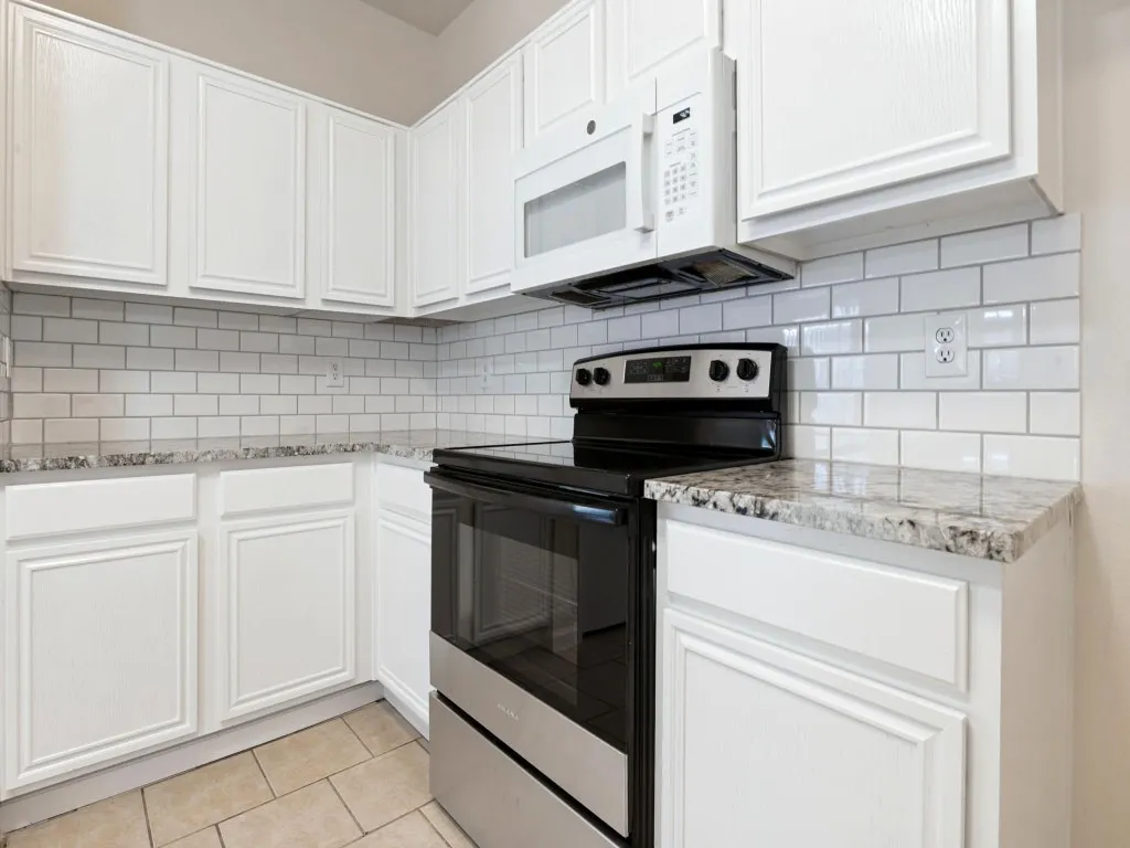 Single Family Residence For Sale in Dallas County , 709 Catalina Drive, Lancaster, Texas 75146, 3 Bedroom, 2 Bathroom, 2 Garage spaces, 1,689 Sqft, built in 1998, mls#21335448, Real Estate Agent in Lancaster, Homes For Sale in Dallas county, Homes For Sale in Lancaster, Realtor in Lancaster Texas, Real Estate Brokerage Independent Realty Texas, Luminita Cordes Realtor