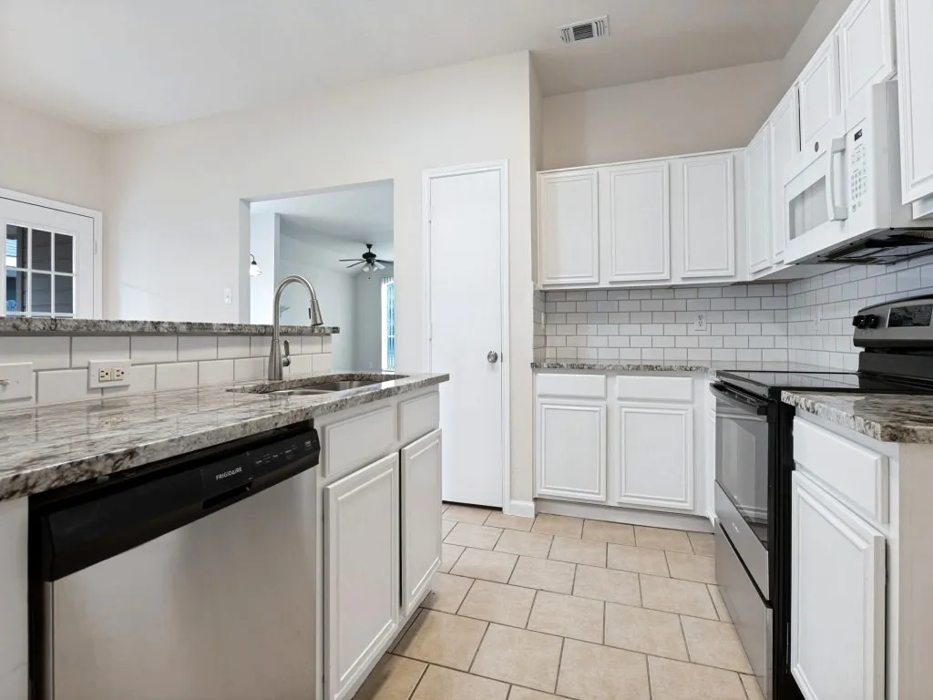 Single Family Residence For Sale in Dallas County , 709 Catalina Drive, Lancaster, Texas 75146, 3 Bedroom, 2 Bathroom, 2 Garage spaces, 1,689 Sqft, built in 1998, mls#21335448, Real Estate Agent in Lancaster, Homes For Sale in Dallas county, Homes For Sale in Lancaster, Realtor in Lancaster Texas, Real Estate Brokerage Independent Realty Texas, Luminita Cordes Realtor