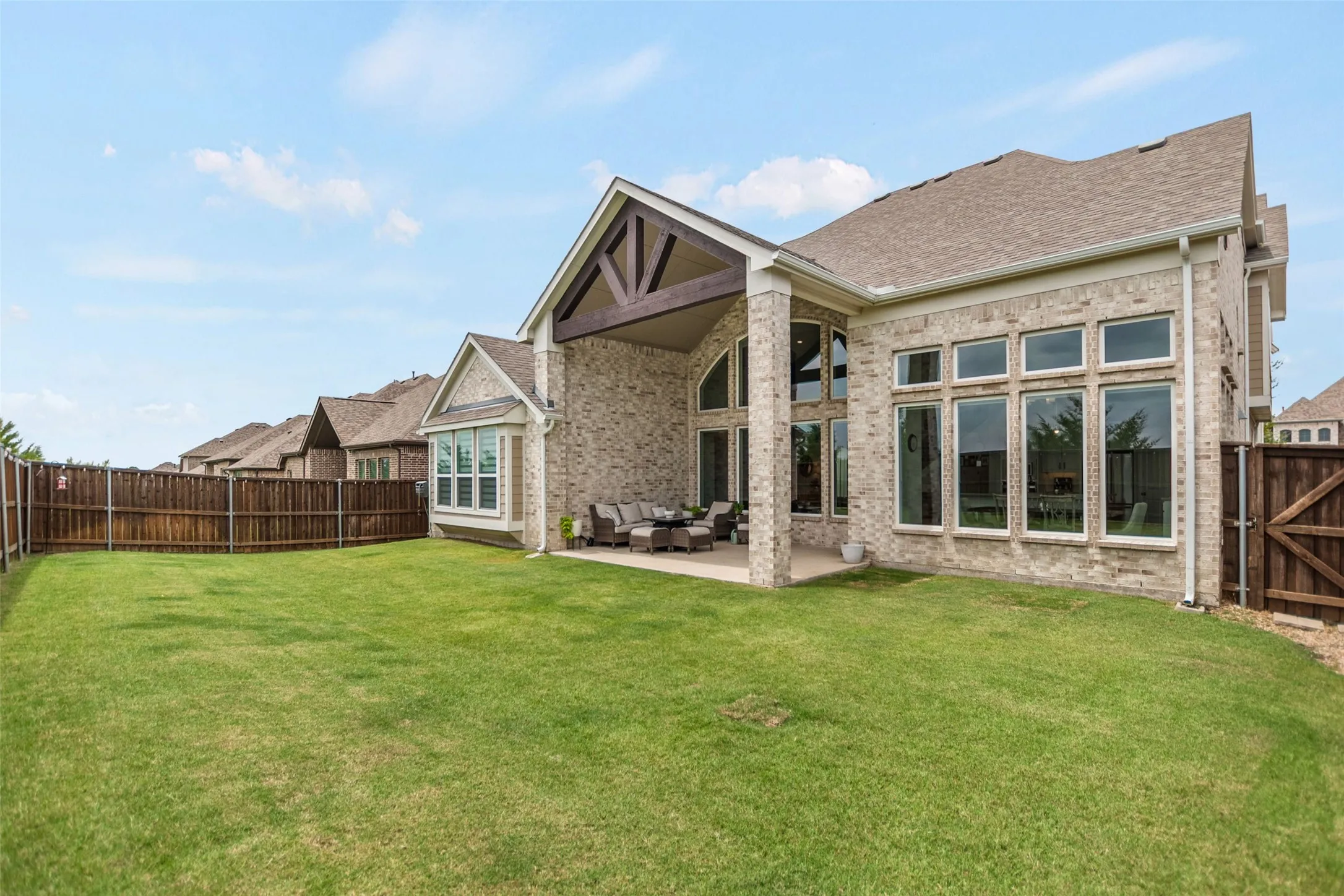 Single Family Residence For Sale in Rockwall County , 3449 Ridgecross Drive, Rockwall, Texas 75087, 4 Bedroom, 4 Bathroom, 2 Garage spaces, 3,318 Sqft, built in 2020, mls#21335421, Real Estate Agent in Rockwall, Homes For Sale in Rockwall county, Homes For Sale in Rockwall, Realtor in Rockwall Texas, Real Estate Brokerage Independent Realty Texas, Luminita Cordes Realtor