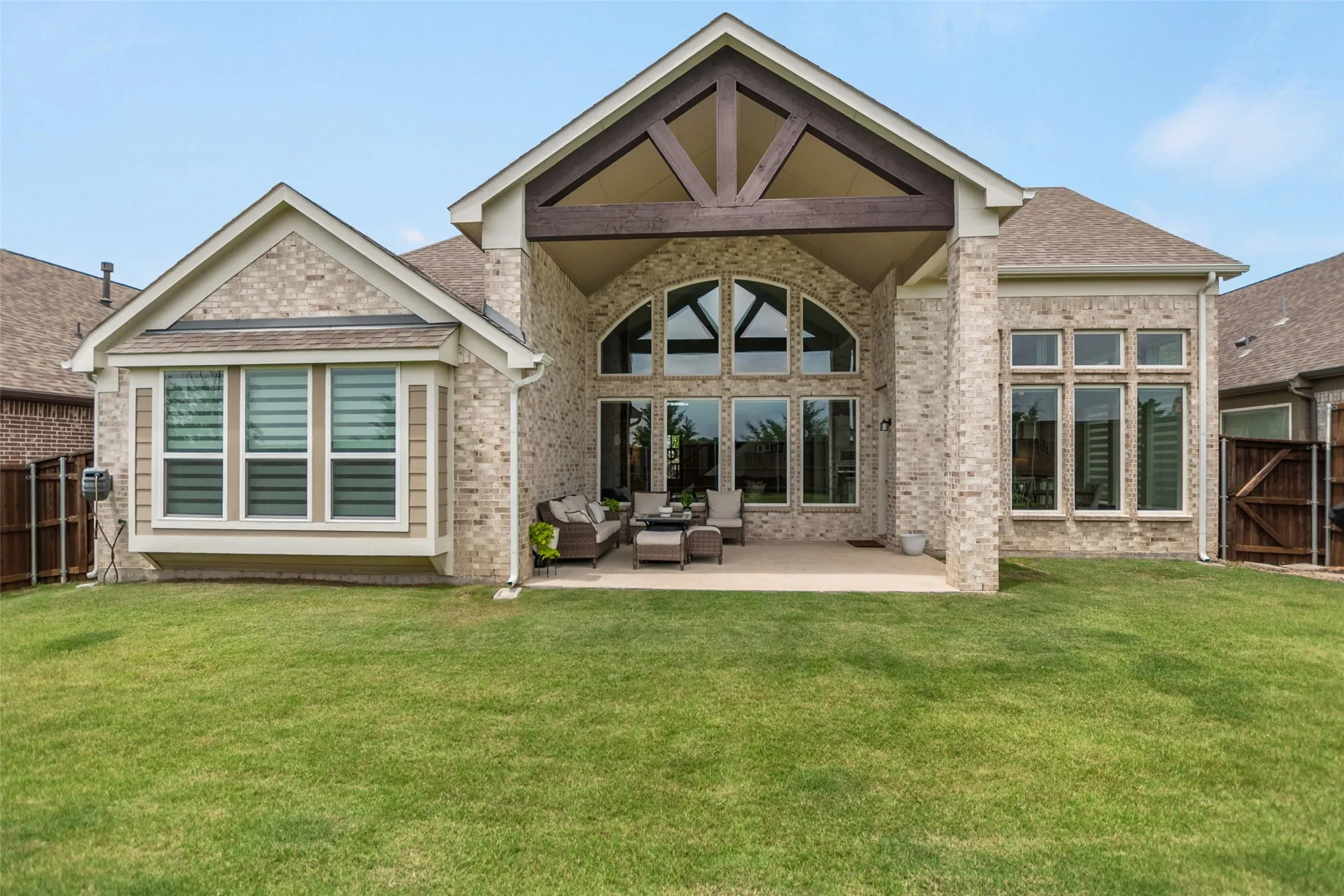 Single Family Residence For Sale in Rockwall County , 3449 Ridgecross Drive, Rockwall, Texas 75087, 4 Bedroom, 4 Bathroom, 2 Garage spaces, 3,318 Sqft, built in 2020, mls#21335421, Real Estate Agent in Rockwall, Homes For Sale in Rockwall county, Homes For Sale in Rockwall, Realtor in Rockwall Texas, Real Estate Brokerage Independent Realty Texas, Luminita Cordes Realtor