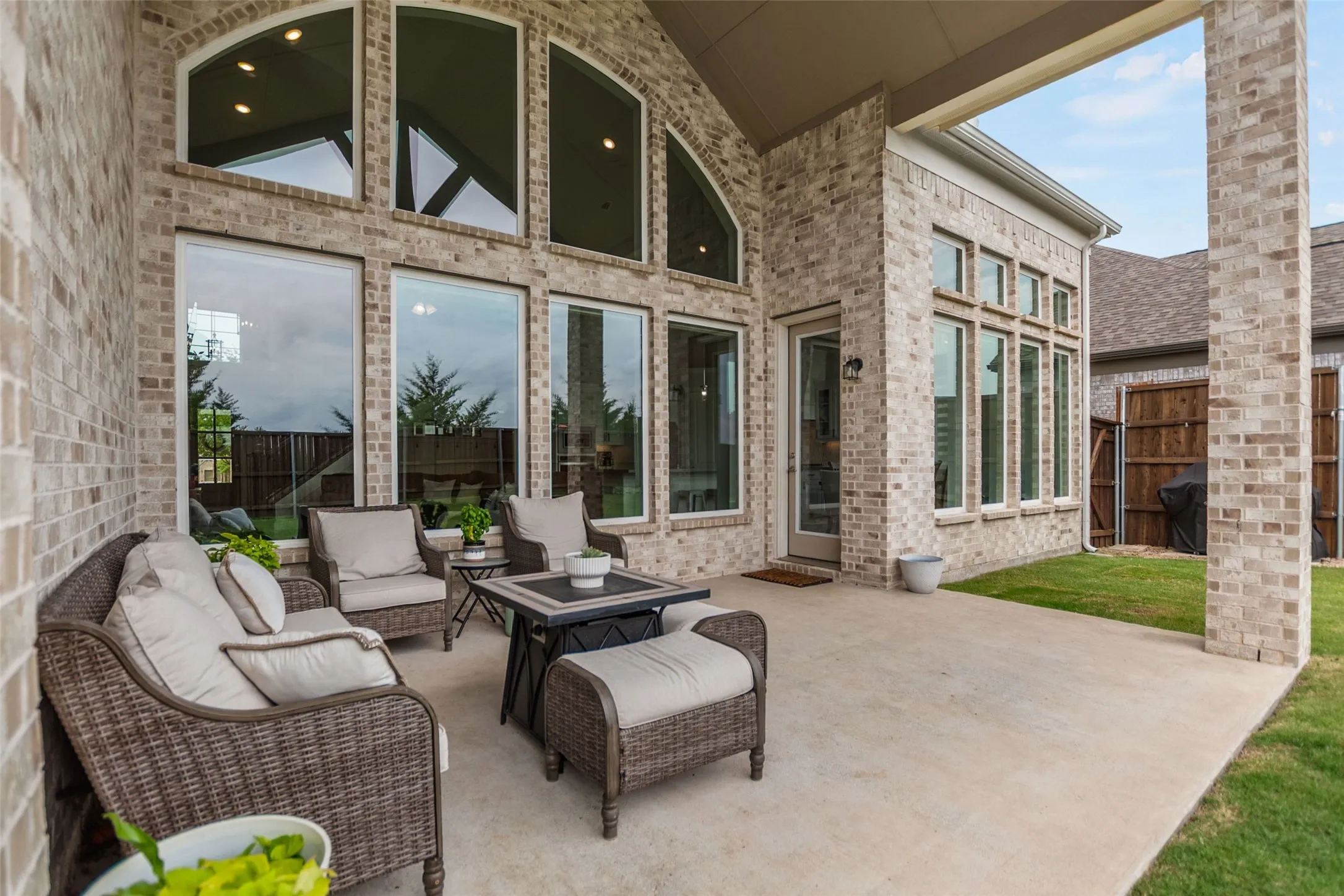 Single Family Residence For Sale in Rockwall County , 3449 Ridgecross Drive, Rockwall, Texas 75087, 4 Bedroom, 4 Bathroom, 2 Garage spaces, 3,318 Sqft, built in 2020, mls#21335421, Real Estate Agent in Rockwall, Homes For Sale in Rockwall county, Homes For Sale in Rockwall, Realtor in Rockwall Texas, Real Estate Brokerage Independent Realty Texas, Luminita Cordes Realtor