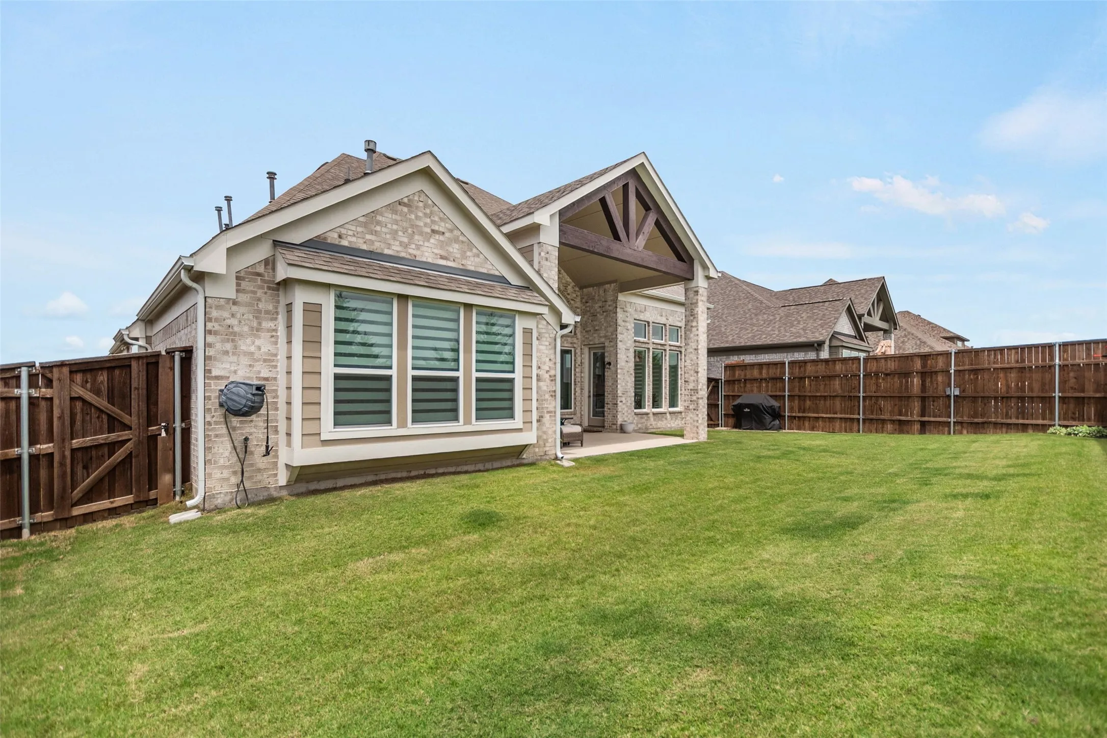 Single Family Residence For Sale in Rockwall County , 3449 Ridgecross Drive, Rockwall, Texas 75087, 4 Bedroom, 4 Bathroom, 2 Garage spaces, 3,318 Sqft, built in 2020, mls#21335421, Real Estate Agent in Rockwall, Homes For Sale in Rockwall county, Homes For Sale in Rockwall, Realtor in Rockwall Texas, Real Estate Brokerage Independent Realty Texas, Luminita Cordes Realtor