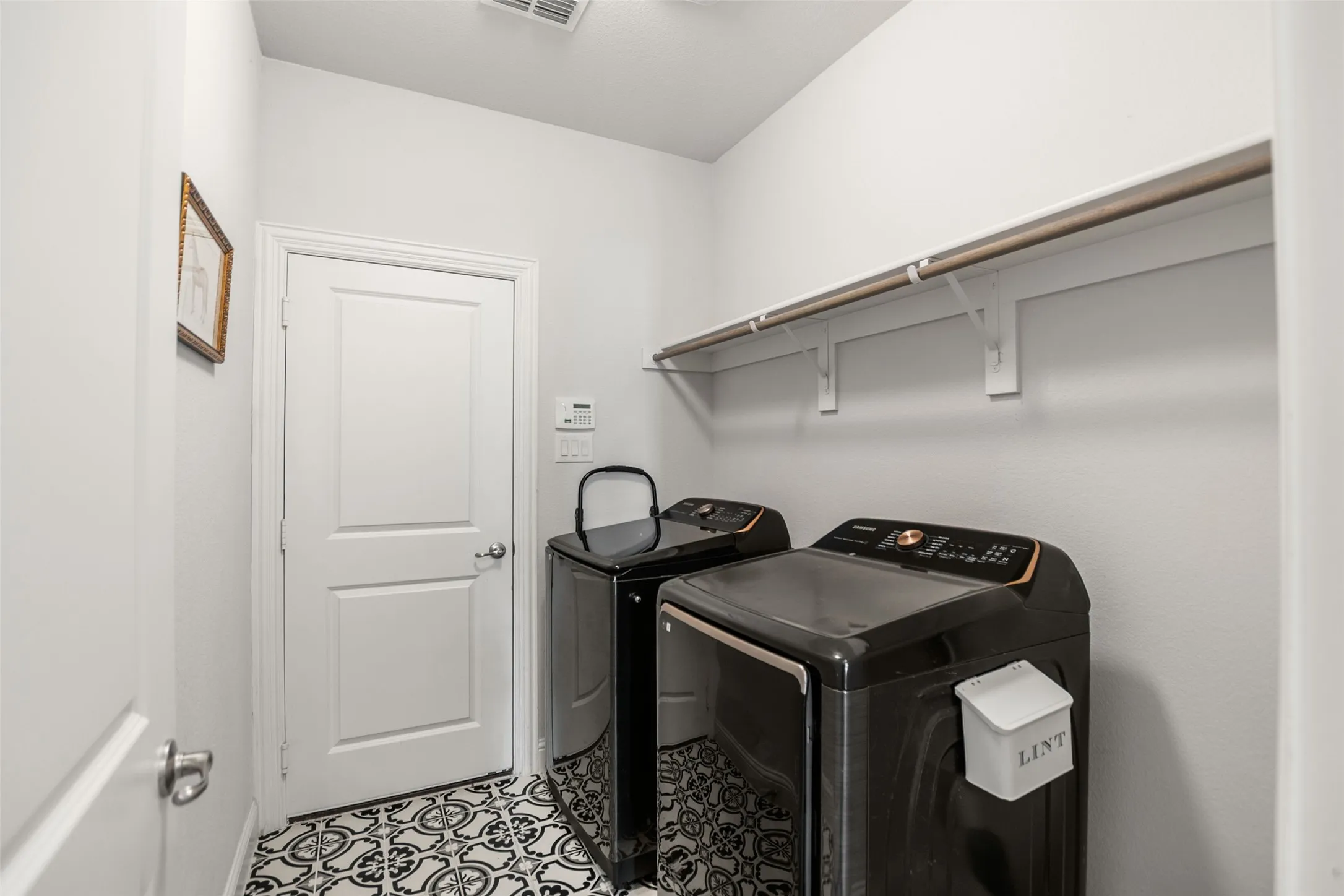 Single Family Residence For Sale in Rockwall County , 3449 Ridgecross Drive, Rockwall, Texas 75087, 4 Bedroom, 4 Bathroom, 2 Garage spaces, 3,318 Sqft, built in 2020, mls#21335421, Real Estate Agent in Rockwall, Homes For Sale in Rockwall county, Homes For Sale in Rockwall, Realtor in Rockwall Texas, Real Estate Brokerage Independent Realty Texas, Luminita Cordes Realtor
