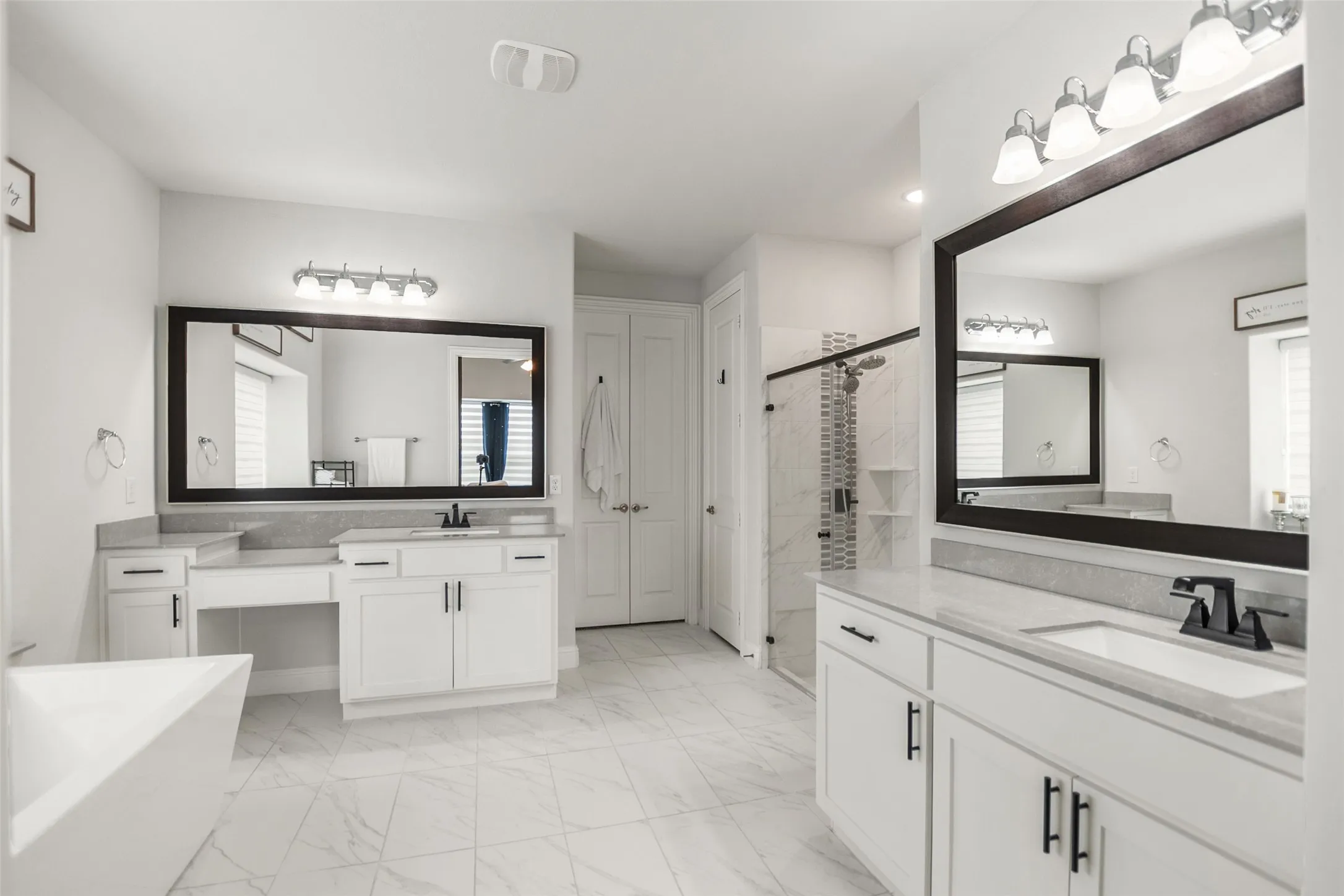 Single Family Residence For Sale in Rockwall County , 3449 Ridgecross Drive, Rockwall, Texas 75087, 4 Bedroom, 4 Bathroom, 2 Garage spaces, 3,318 Sqft, built in 2020, mls#21335421, Real Estate Agent in Rockwall, Homes For Sale in Rockwall county, Homes For Sale in Rockwall, Realtor in Rockwall Texas, Real Estate Brokerage Independent Realty Texas, Luminita Cordes Realtor