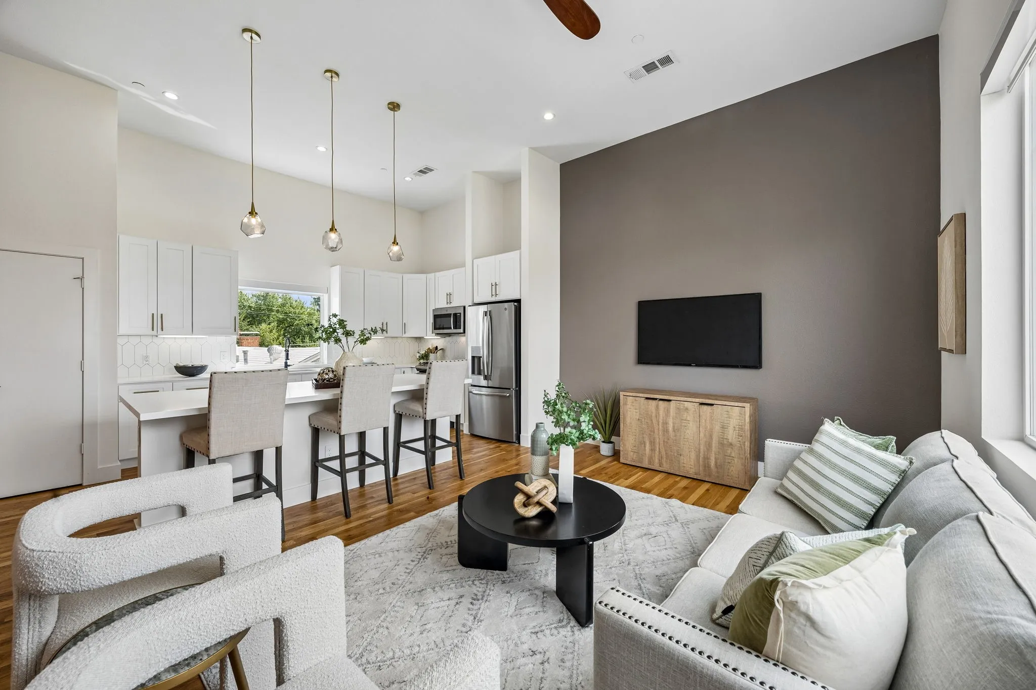 Condominium For Sale in Dallas County , 2611 Hondo Avenue 102, Dallas, Texas 75219, 2 Bedroom, 3 Bathroom, 2 Garage spaces, 1,595 Sqft, built in 2019, mls#21332901, Real Estate Agent in Dallas, Homes For Sale in Dallas county, Homes For Sale in Dallas, Realtor in Dallas Texas, Real Estate Brokerage Independent Realty Texas, Luminita Cordes Realtor
