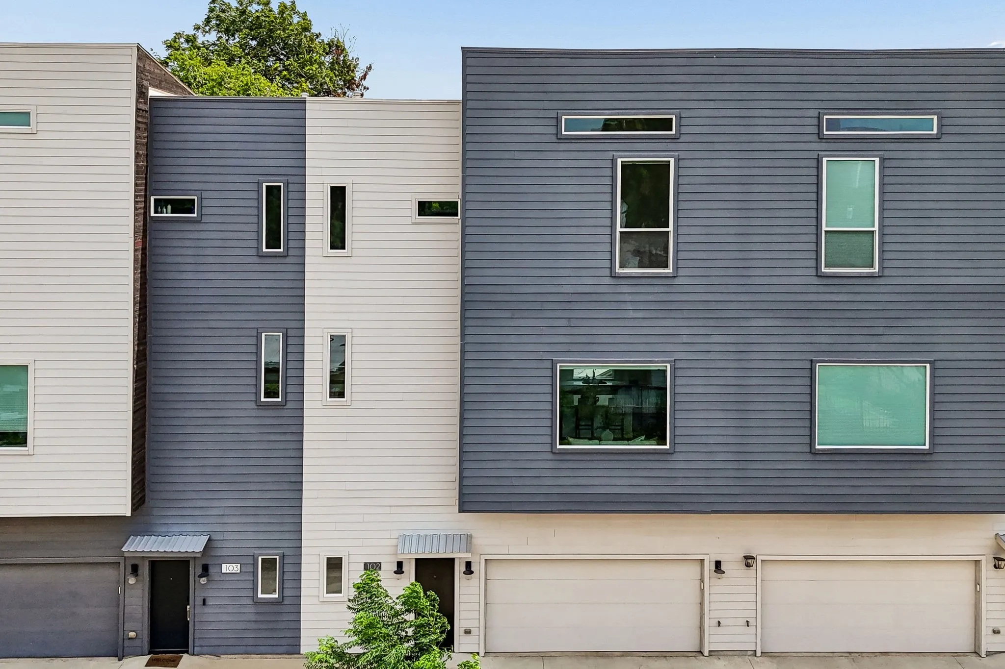 Condominium For Sale in Dallas County , 2611 Hondo Avenue 102, Dallas, Texas 75219, 2 Bedroom, 3 Bathroom, 2 Garage spaces, 1,595 Sqft, built in 2019, mls#21332901, Real Estate Agent in Dallas, Homes For Sale in Dallas county, Homes For Sale in Dallas, Realtor in Dallas Texas, Real Estate Brokerage Independent Realty Texas, Luminita Cordes Realtor