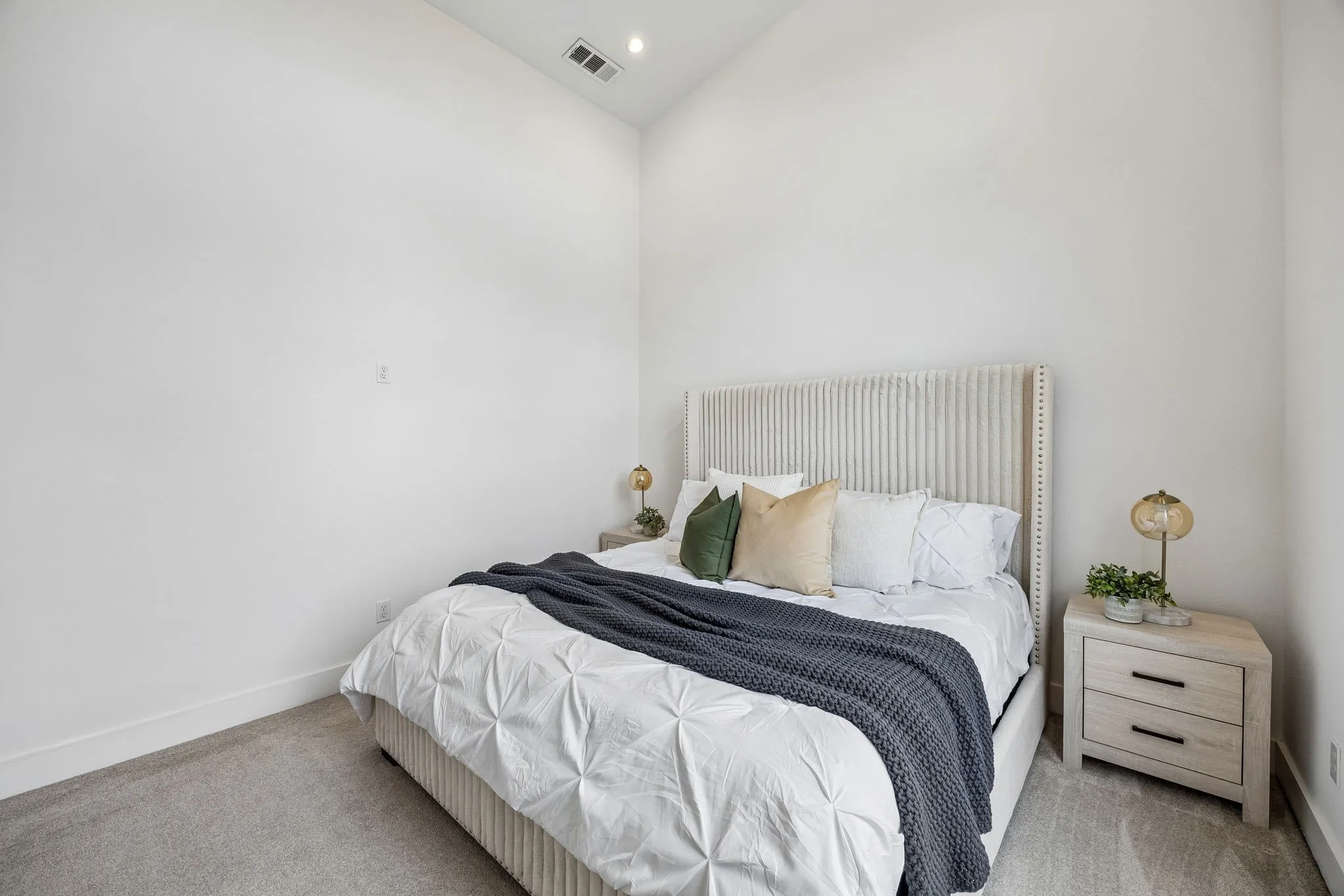 Condominium For Sale in Dallas County , 2611 Hondo Avenue 102, Dallas, Texas 75219, 2 Bedroom, 3 Bathroom, 2 Garage spaces, 1,595 Sqft, built in 2019, mls#21332901, Real Estate Agent in Dallas, Homes For Sale in Dallas county, Homes For Sale in Dallas, Realtor in Dallas Texas, Real Estate Brokerage Independent Realty Texas, Luminita Cordes Realtor