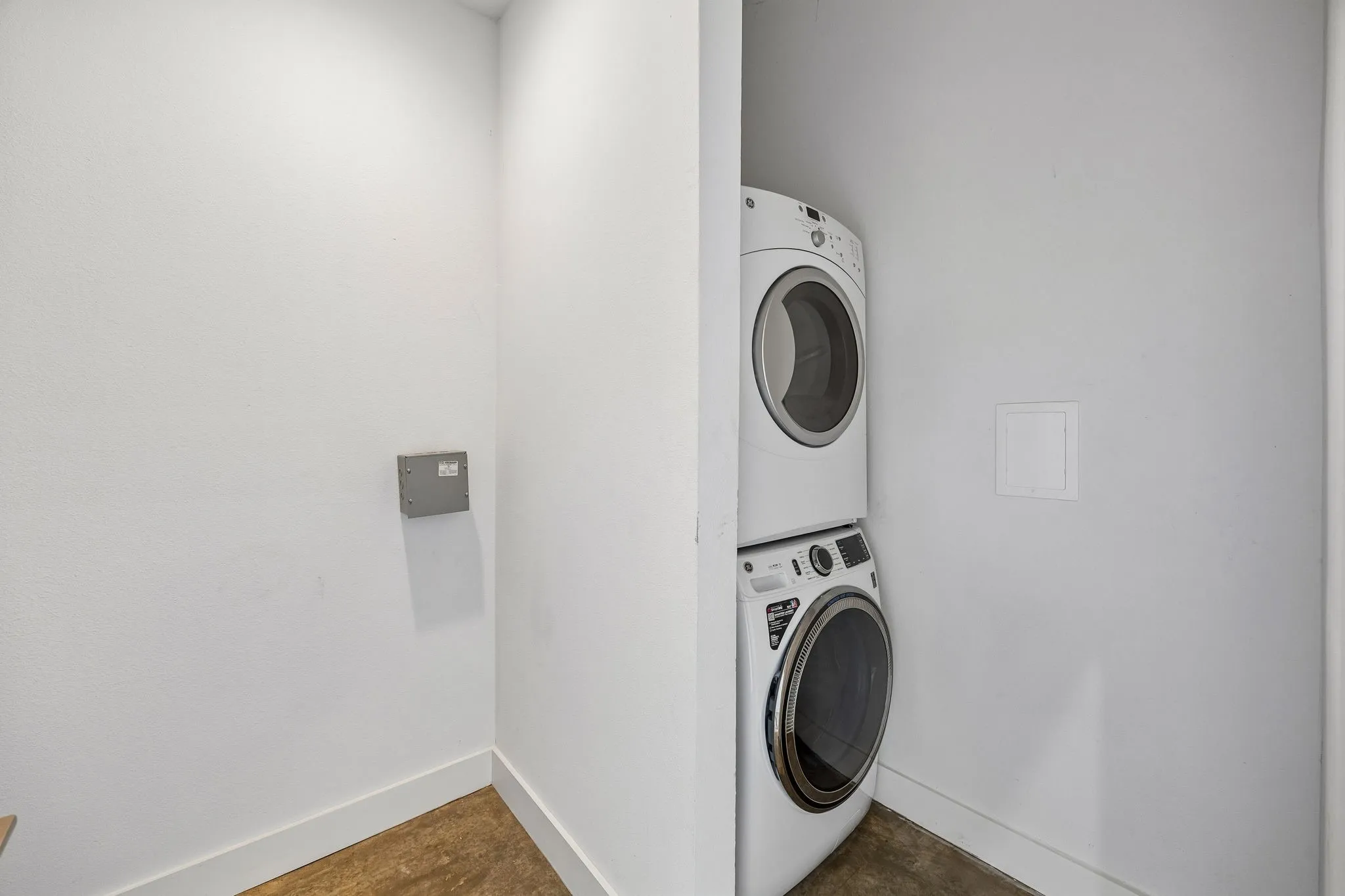 Condominium For Sale in Dallas County , 2611 Hondo Avenue 102, Dallas, Texas 75219, 2 Bedroom, 3 Bathroom, 2 Garage spaces, 1,595 Sqft, built in 2019, mls#21332901, Real Estate Agent in Dallas, Homes For Sale in Dallas county, Homes For Sale in Dallas, Realtor in Dallas Texas, Real Estate Brokerage Independent Realty Texas, Luminita Cordes Realtor