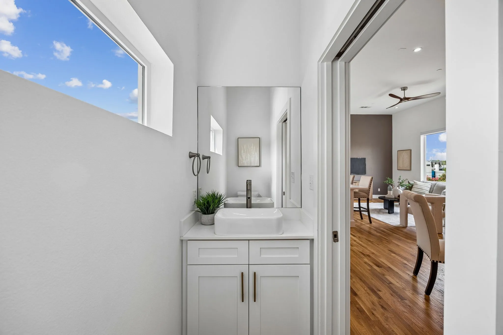 Condominium For Sale in Dallas County , 2611 Hondo Avenue 102, Dallas, Texas 75219, 2 Bedroom, 3 Bathroom, 2 Garage spaces, 1,595 Sqft, built in 2019, mls#21332901, Real Estate Agent in Dallas, Homes For Sale in Dallas county, Homes For Sale in Dallas, Realtor in Dallas Texas, Real Estate Brokerage Independent Realty Texas, Luminita Cordes Realtor