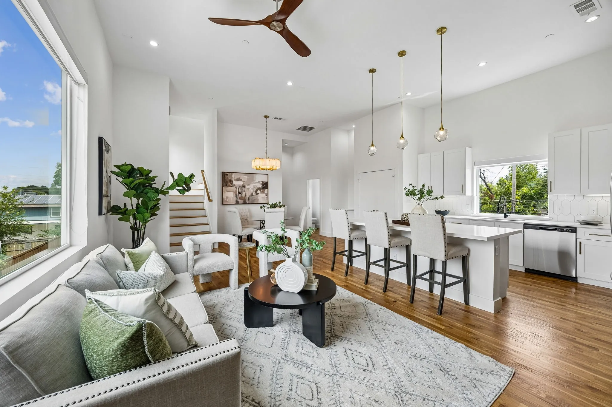 Condominium For Sale in Dallas County , 2611 Hondo Avenue 102, Dallas, Texas 75219, 2 Bedroom, 3 Bathroom, 2 Garage spaces, 1,595 Sqft, built in 2019, mls#21332901, Real Estate Agent in Dallas, Homes For Sale in Dallas county, Homes For Sale in Dallas, Realtor in Dallas Texas, Real Estate Brokerage Independent Realty Texas, Luminita Cordes Realtor