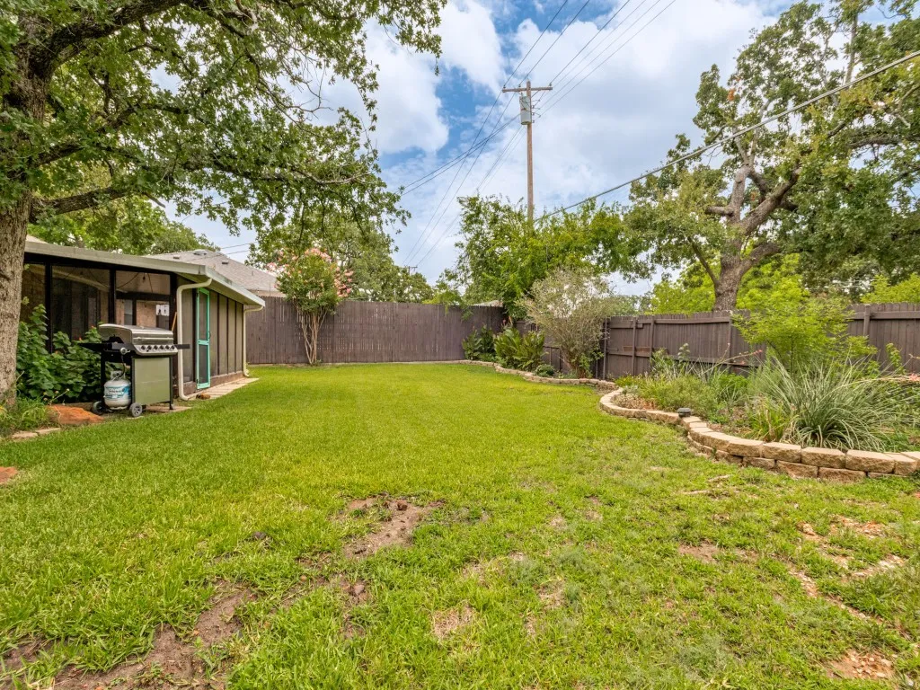 Single Family Residence For Rent in Tarrant County , 1620 Post Oak Drive, Bedford, Texas 76021, 3 Bedroom, 2 Bathroom, 2 Garage spaces, 1,514 Sqft, built in 1978, mls#21334969, Real Estate Agent in Bedford, Homes For Rent in Tarrant county, Homes For Rent in Bedford, Realtor in Bedford Texas, Real Estate Brokerage Independent Realty Texas, Luminita Cordes Realtor