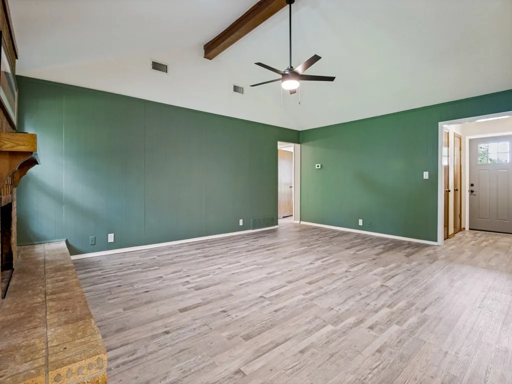 Single Family Residence For Rent in Tarrant County , 1620 Post Oak Drive, Bedford, Texas 76021, 3 Bedroom, 2 Bathroom, 2 Garage spaces, 1,514 Sqft, built in 1978, mls#21334969, Real Estate Agent in Bedford, Homes For Rent in Tarrant county, Homes For Rent in Bedford, Realtor in Bedford Texas, Real Estate Brokerage Independent Realty Texas, Luminita Cordes Realtor