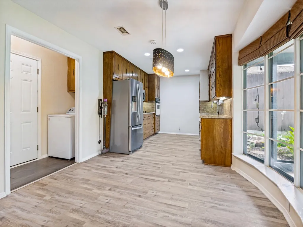 Single Family Residence For Rent in Tarrant County , 1620 Post Oak Drive, Bedford, Texas 76021, 3 Bedroom, 2 Bathroom, 2 Garage spaces, 1,514 Sqft, built in 1978, mls#21334969, Real Estate Agent in Bedford, Homes For Rent in Tarrant county, Homes For Rent in Bedford, Realtor in Bedford Texas, Real Estate Brokerage Independent Realty Texas, Luminita Cordes Realtor