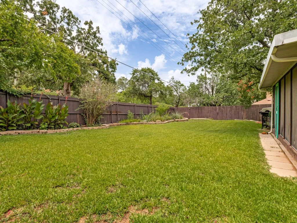 Single Family Residence For Rent in Tarrant County , 1620 Post Oak Drive, Bedford, Texas 76021, 3 Bedroom, 2 Bathroom, 2 Garage spaces, 1,514 Sqft, built in 1978, mls#21334969, Real Estate Agent in Bedford, Homes For Rent in Tarrant county, Homes For Rent in Bedford, Realtor in Bedford Texas, Real Estate Brokerage Independent Realty Texas, Luminita Cordes Realtor