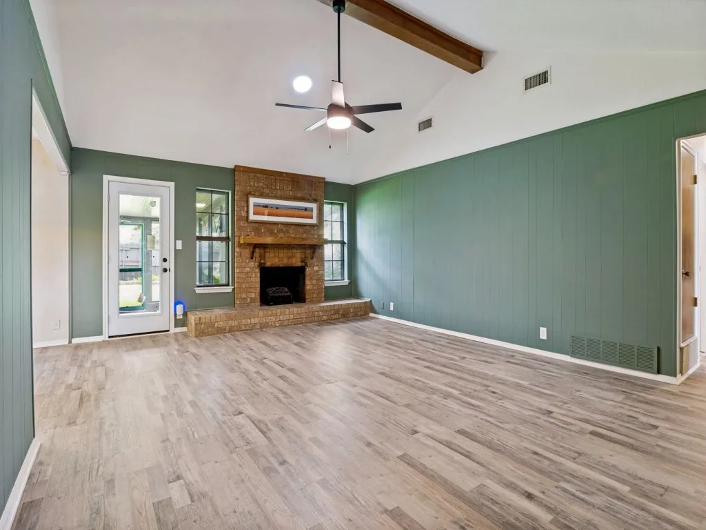Single Family Residence For Rent in Tarrant County , 1620 Post Oak Drive, Bedford, Texas 76021, 3 Bedroom, 2 Bathroom, 2 Garage spaces, 1,514 Sqft, built in 1978, mls#21334969, Real Estate Agent in Bedford, Homes For Rent in Tarrant county, Homes For Rent in Bedford, Realtor in Bedford Texas, Real Estate Brokerage Independent Realty Texas, Luminita Cordes Realtor