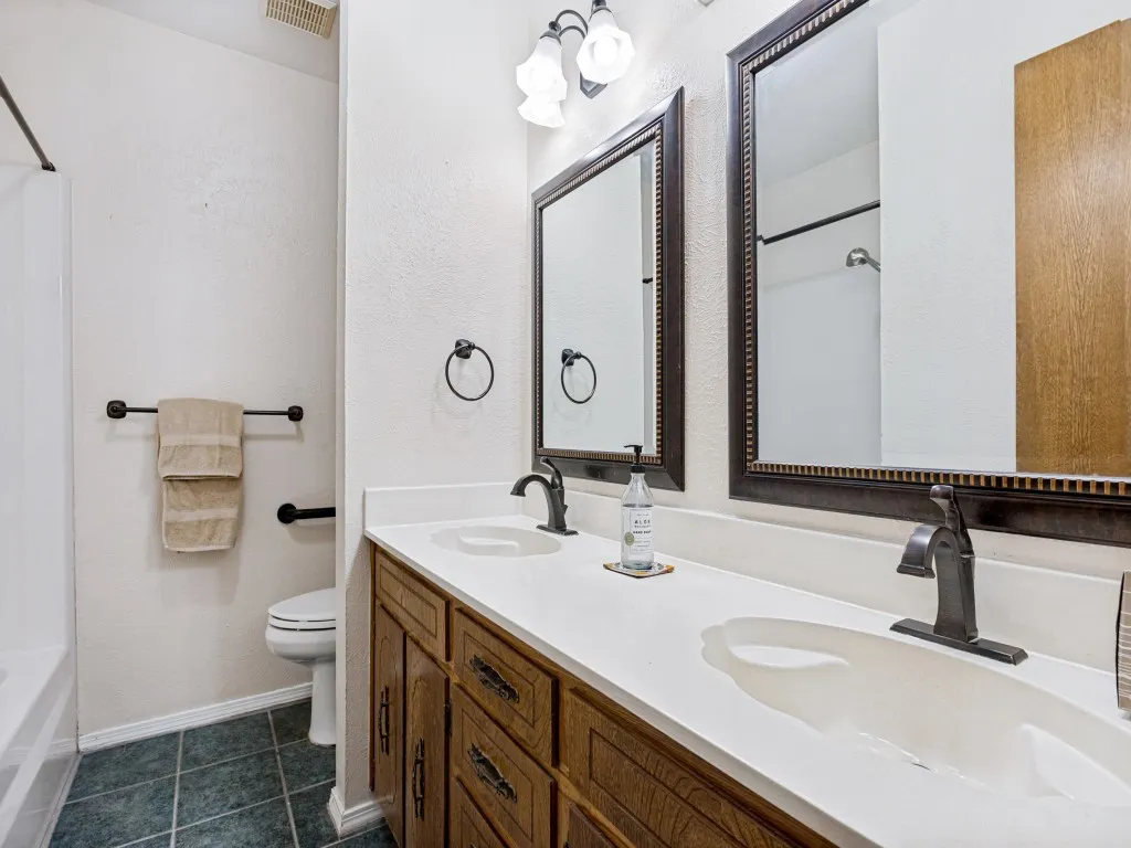 Single Family Residence For Rent in Tarrant County , 1620 Post Oak Drive, Bedford, Texas 76021, 3 Bedroom, 2 Bathroom, 2 Garage spaces, 1,514 Sqft, built in 1978, mls#21334969, Real Estate Agent in Bedford, Homes For Rent in Tarrant county, Homes For Rent in Bedford, Realtor in Bedford Texas, Real Estate Brokerage Independent Realty Texas, Luminita Cordes Realtor
