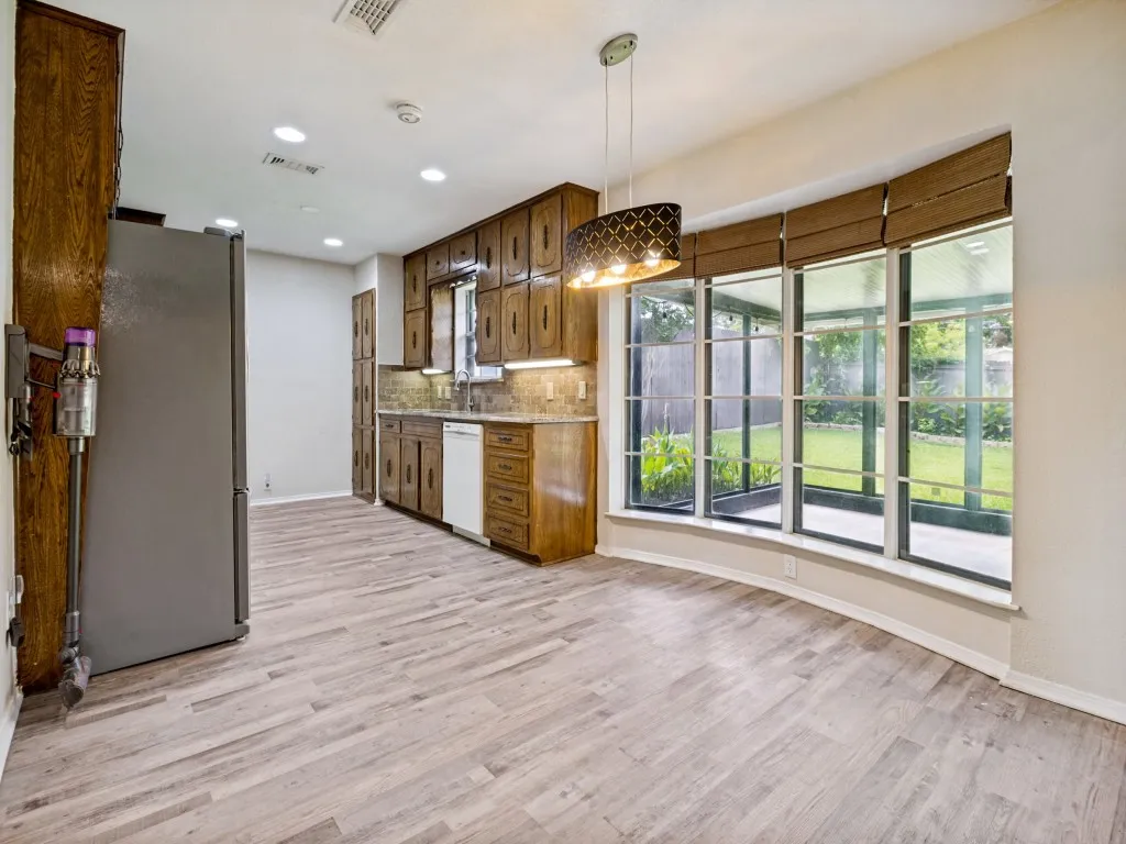 Single Family Residence For Rent in Tarrant County , 1620 Post Oak Drive, Bedford, Texas 76021, 3 Bedroom, 2 Bathroom, 2 Garage spaces, 1,514 Sqft, built in 1978, mls#21334969, Real Estate Agent in Bedford, Homes For Rent in Tarrant county, Homes For Rent in Bedford, Realtor in Bedford Texas, Real Estate Brokerage Independent Realty Texas, Luminita Cordes Realtor