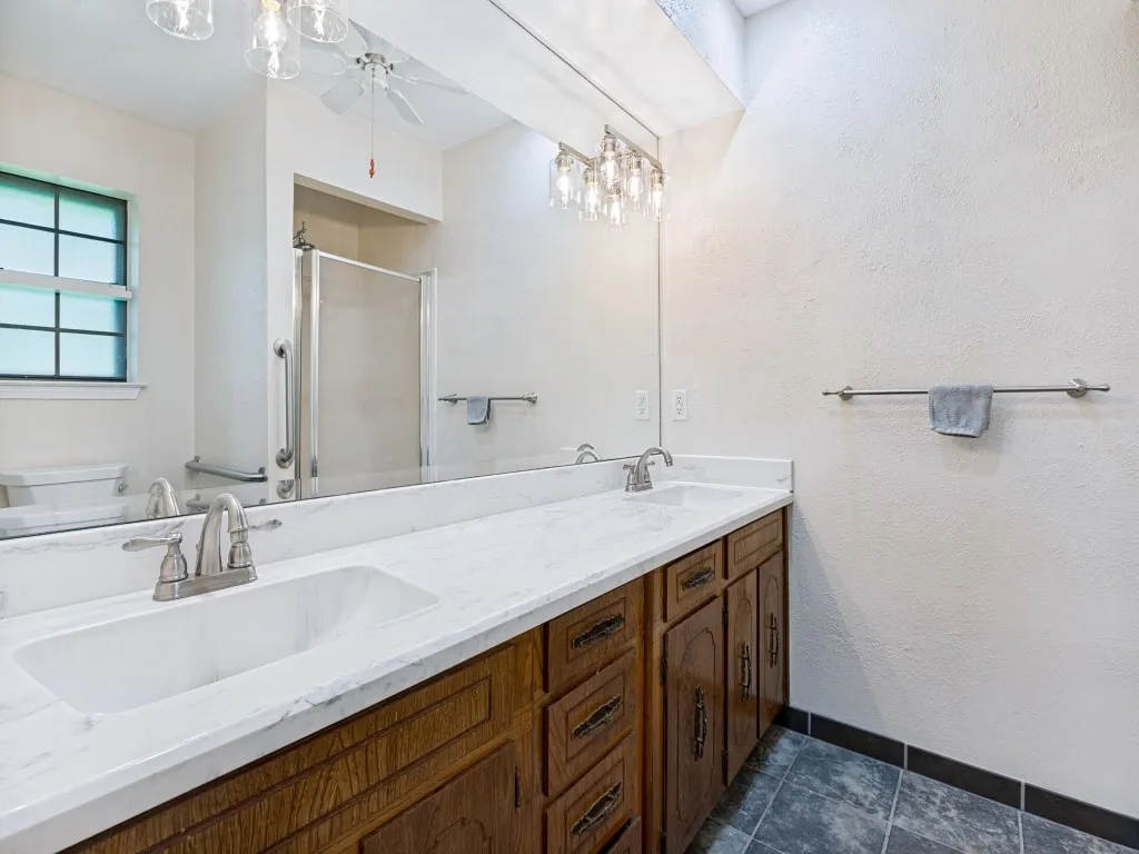 Single Family Residence For Rent in Tarrant County , 1620 Post Oak Drive, Bedford, Texas 76021, 3 Bedroom, 2 Bathroom, 2 Garage spaces, 1,514 Sqft, built in 1978, mls#21334969, Real Estate Agent in Bedford, Homes For Rent in Tarrant county, Homes For Rent in Bedford, Realtor in Bedford Texas, Real Estate Brokerage Independent Realty Texas, Luminita Cordes Realtor