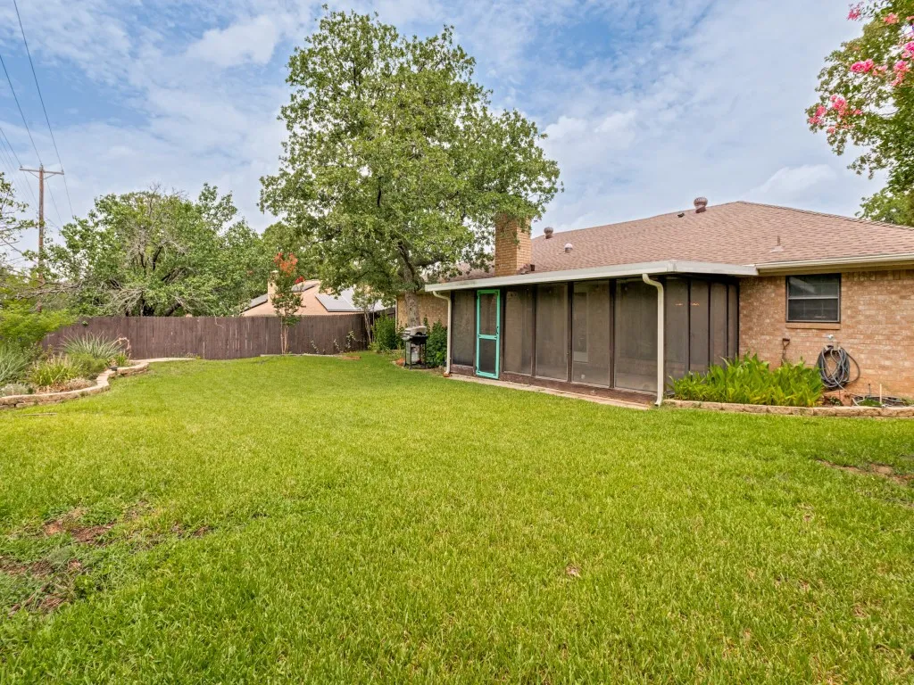 Single Family Residence For Rent in Tarrant County , 1620 Post Oak Drive, Bedford, Texas 76021, 3 Bedroom, 2 Bathroom, 2 Garage spaces, 1,514 Sqft, built in 1978, mls#21334969, Real Estate Agent in Bedford, Homes For Rent in Tarrant county, Homes For Rent in Bedford, Realtor in Bedford Texas, Real Estate Brokerage Independent Realty Texas, Luminita Cordes Realtor