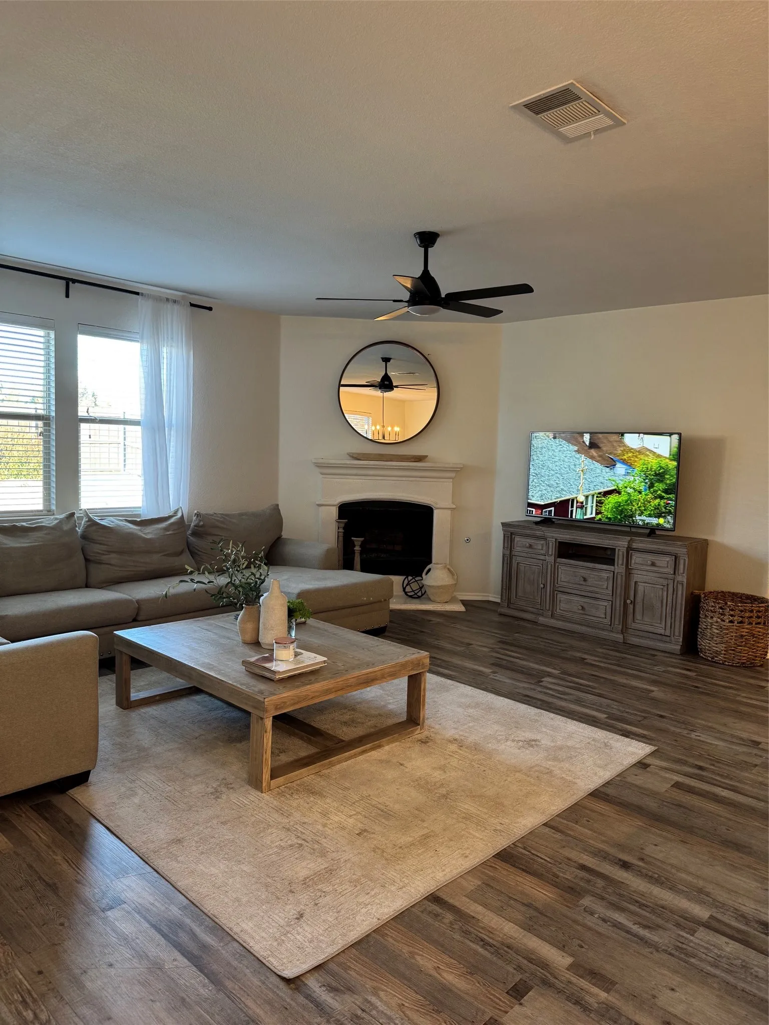 Single Family Residence For Rent in Collin County , 434 Winchester Drive, Celina, Texas 75009, 3 Bedrooms, 3 Bathrooms, 2 Garage spaces, 2,189 Sqft, built in 2010, Price $2,499, mls#21335454, Real Estate Agent in Celina, Homes For Rent in Collin county, Homes For Rent in Celina, Realtor in Celina Texas, Real Estate Brokerage Independent Realty Texas, Luminita Cordes Realtor