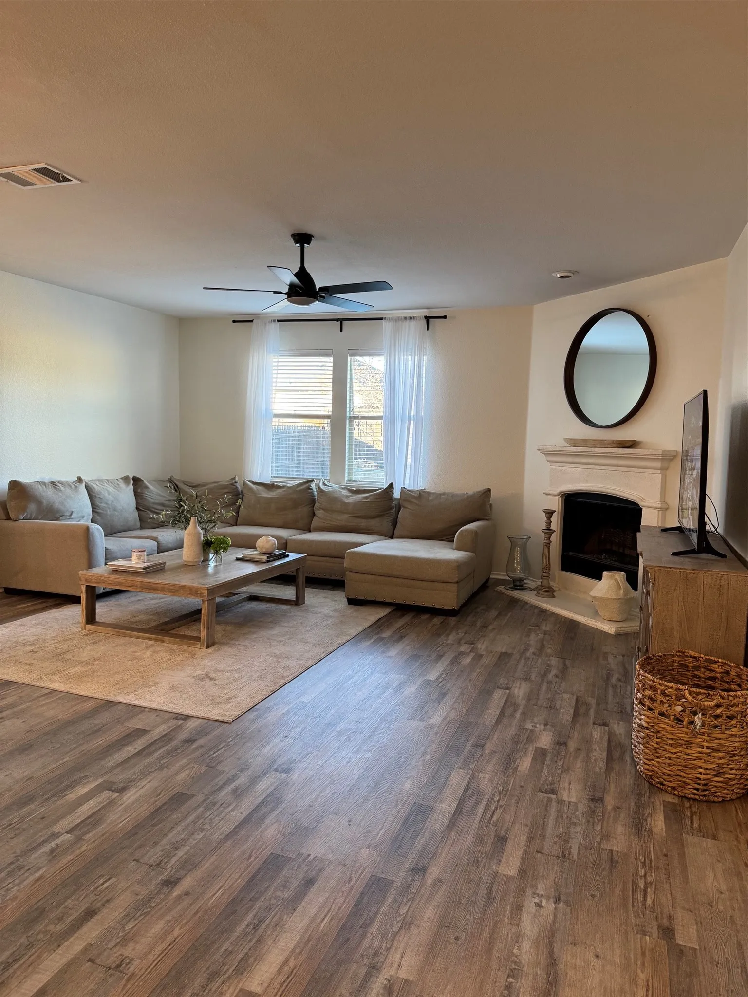 Single Family Residence For Rent in Collin County , 434 Winchester Drive, Celina, Texas 75009, 3 Bedrooms, 3 Bathrooms, 2 Garage spaces, 2,189 Sqft, built in 2010, Price $2,499, mls#21335454, Real Estate Agent in Celina, Homes For Rent in Collin county, Homes For Rent in Celina, Realtor in Celina Texas, Real Estate Brokerage Independent Realty Texas, Luminita Cordes Realtor