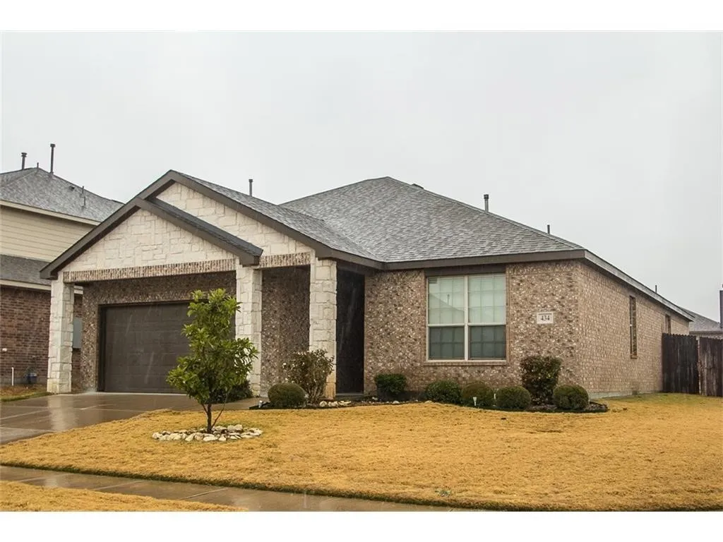 Single Family Residence For Rent in Collin County , 434 Winchester Drive, Celina, Texas 75009, 3 Bedrooms, 3 Bathrooms, 2 Garage spaces, 2,189 Sqft, built in 2010, Price $2,499, mls#21335454, Real Estate Agent in Celina, Homes For Rent in Collin county, Homes For Rent in Celina, Realtor in Celina Texas, Real Estate Brokerage Independent Realty Texas, Luminita Cordes Realtor