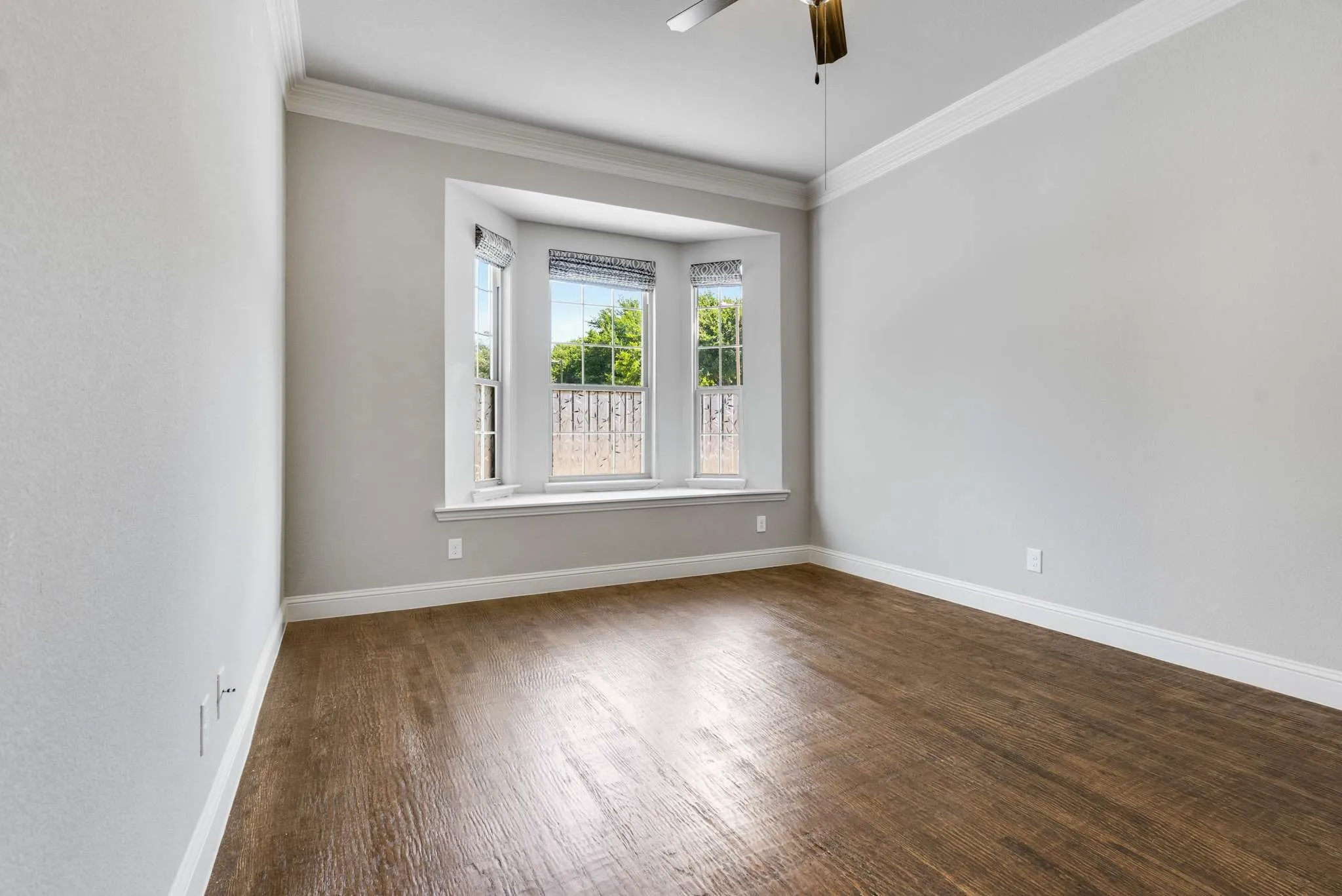 Primary bedroom on 1st floor