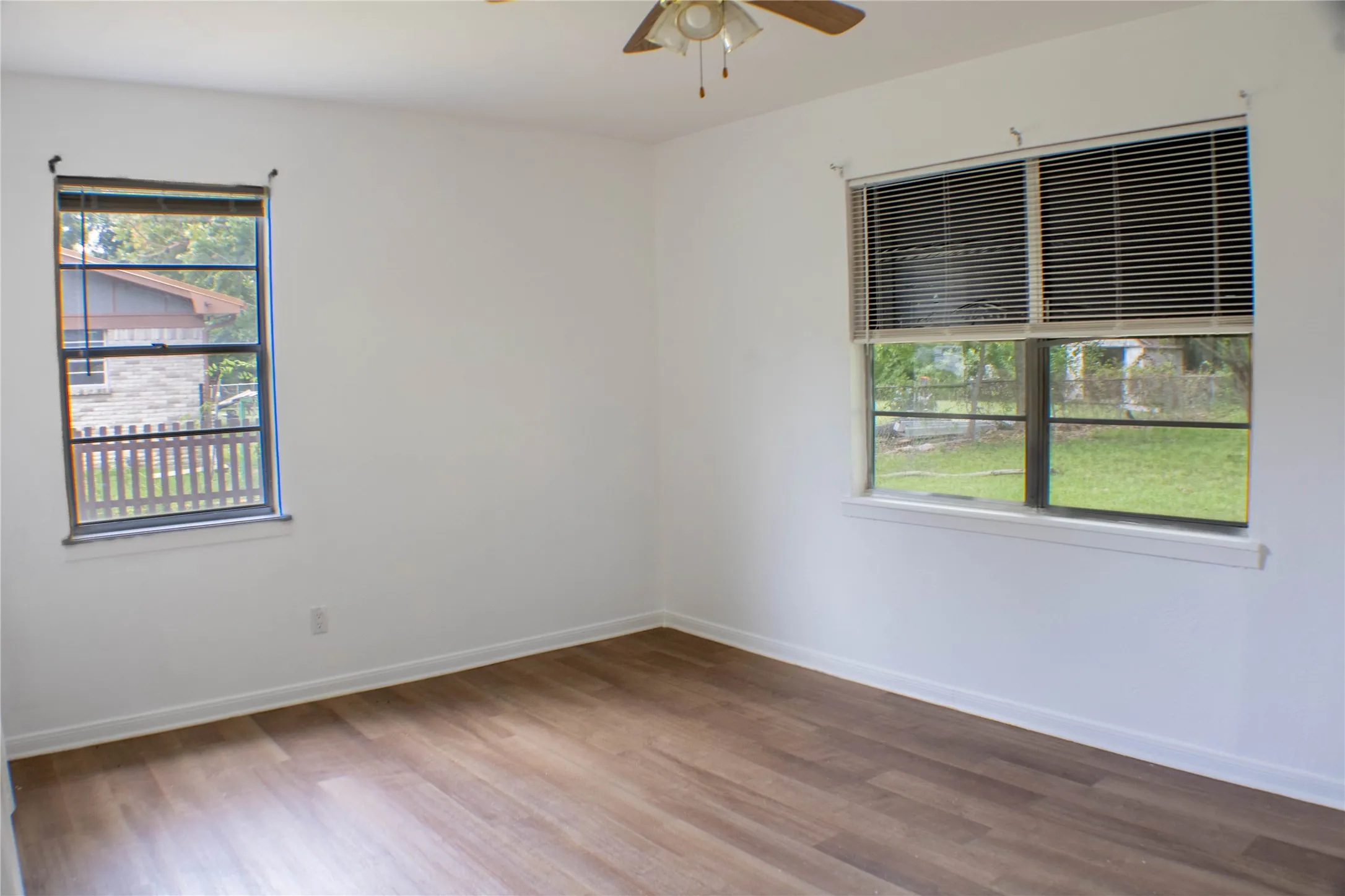 Single Family Residence For Sale in Red River (TX) County , 1307 S Delaware Street, Clarksville, Texas 75426, 3 Bedroom, 1 Bathroom, Garage spaces, 1,422 Sqft, built in 1966, mls#21335459, Real Estate Agent in Clarksville, Homes For Sale in Red River (TX) county, Homes For Sale in Clarksville, Realtor in Clarksville Texas, Real Estate Brokerage Independent Realty Texas, Luminita Cordes Realtor