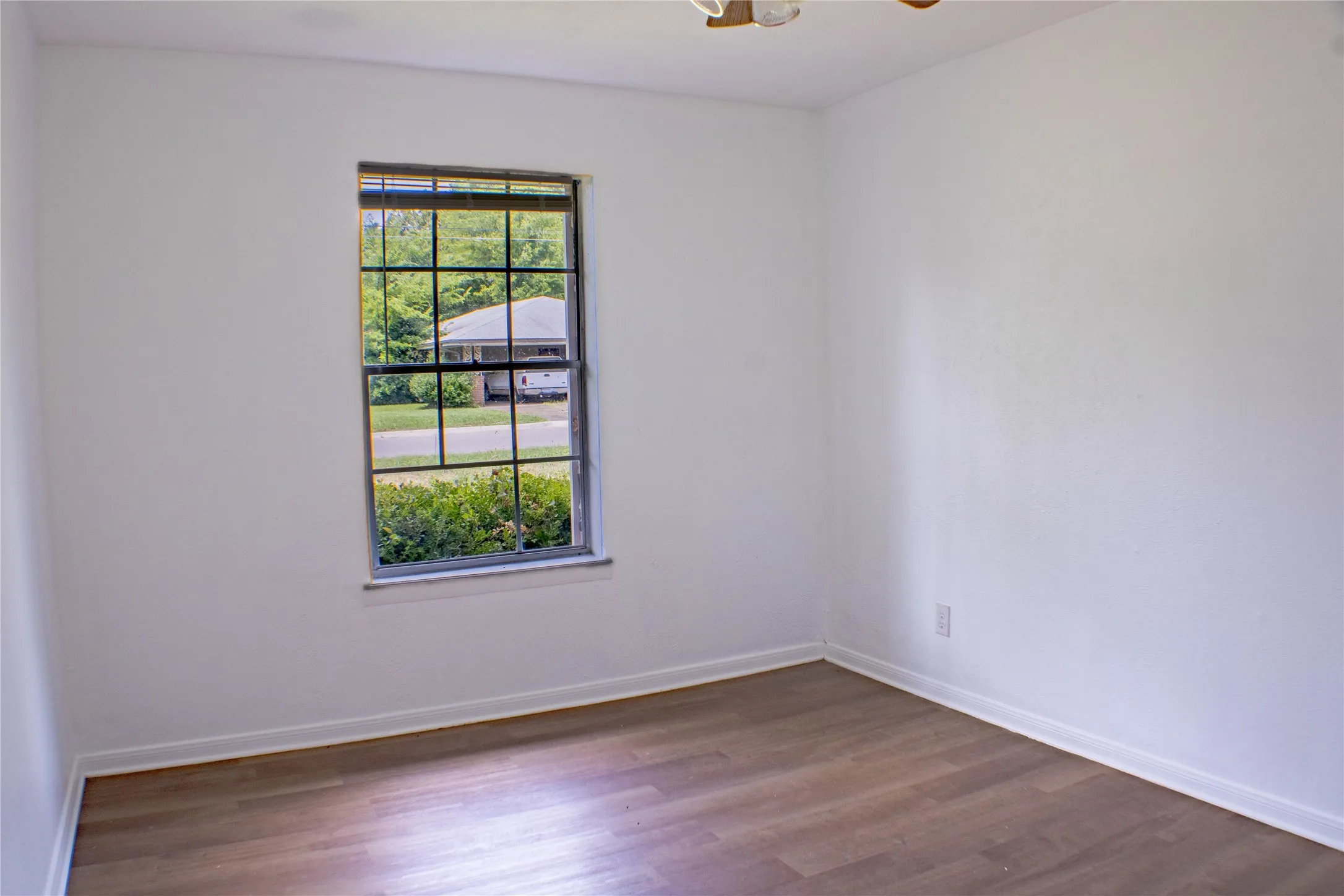 Single Family Residence For Sale in Red River (TX) County , 1307 S Delaware Street, Clarksville, Texas 75426, 3 Bedroom, 1 Bathroom, Garage spaces, 1,422 Sqft, built in 1966, mls#21335459, Real Estate Agent in Clarksville, Homes For Sale in Red River (TX) county, Homes For Sale in Clarksville, Realtor in Clarksville Texas, Real Estate Brokerage Independent Realty Texas, Luminita Cordes Realtor