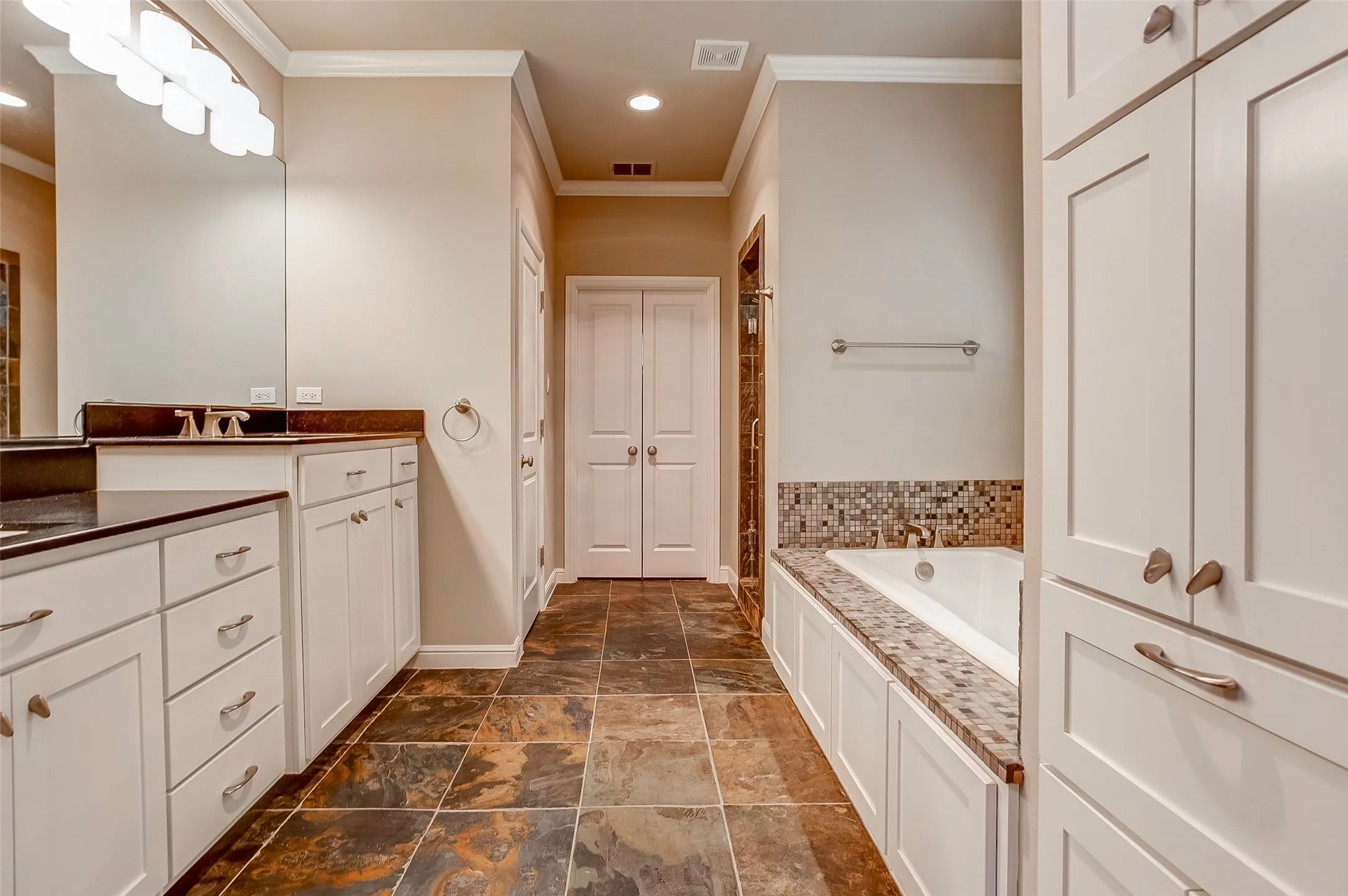 Townhouse For Rent in Tarrant County , 4703 Dexter Avenue, Fort Worth, Texas 76107, 3 Bedroom, 3 Bathroom, 2 Garage spaces, 2,396 Sqft, built in 2007, mls#21334632, Real Estate Agent in Fort Worth, Homes For Rent in Tarrant county, Homes For Rent in Fort Worth, Realtor in Fort Worth Texas, Real Estate Brokerage Independent Realty Texas, Luminita Cordes Realtor