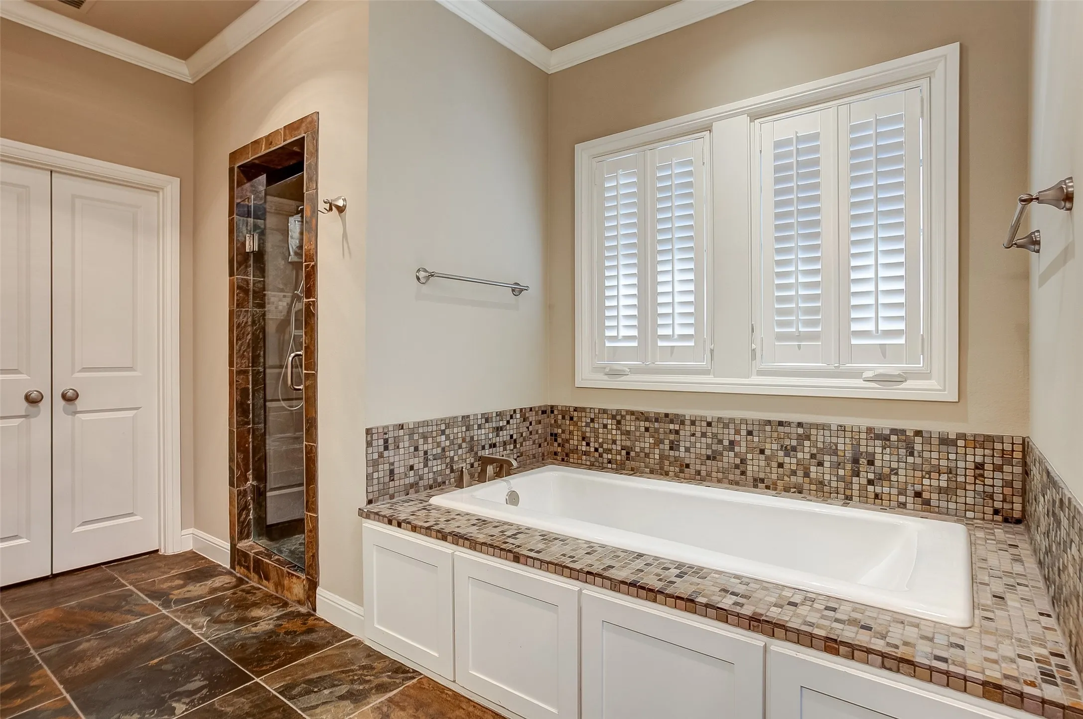 Townhouse For Rent in Tarrant County , 4703 Dexter Avenue, Fort Worth, Texas 76107, 3 Bedroom, 3 Bathroom, 2 Garage spaces, 2,396 Sqft, built in 2007, mls#21334632, Real Estate Agent in Fort Worth, Homes For Rent in Tarrant county, Homes For Rent in Fort Worth, Realtor in Fort Worth Texas, Real Estate Brokerage Independent Realty Texas, Luminita Cordes Realtor