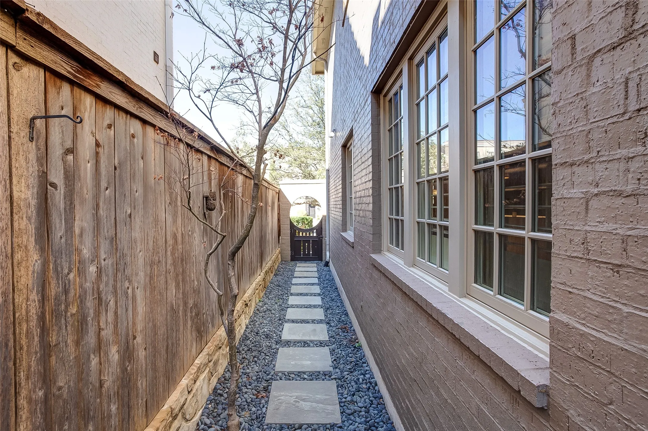 Townhouse For Rent in Tarrant County , 4703 Dexter Avenue, Fort Worth, Texas 76107, 3 Bedroom, 3 Bathroom, 2 Garage spaces, 2,396 Sqft, built in 2007, mls#21334632, Real Estate Agent in Fort Worth, Homes For Rent in Tarrant county, Homes For Rent in Fort Worth, Realtor in Fort Worth Texas, Real Estate Brokerage Independent Realty Texas, Luminita Cordes Realtor