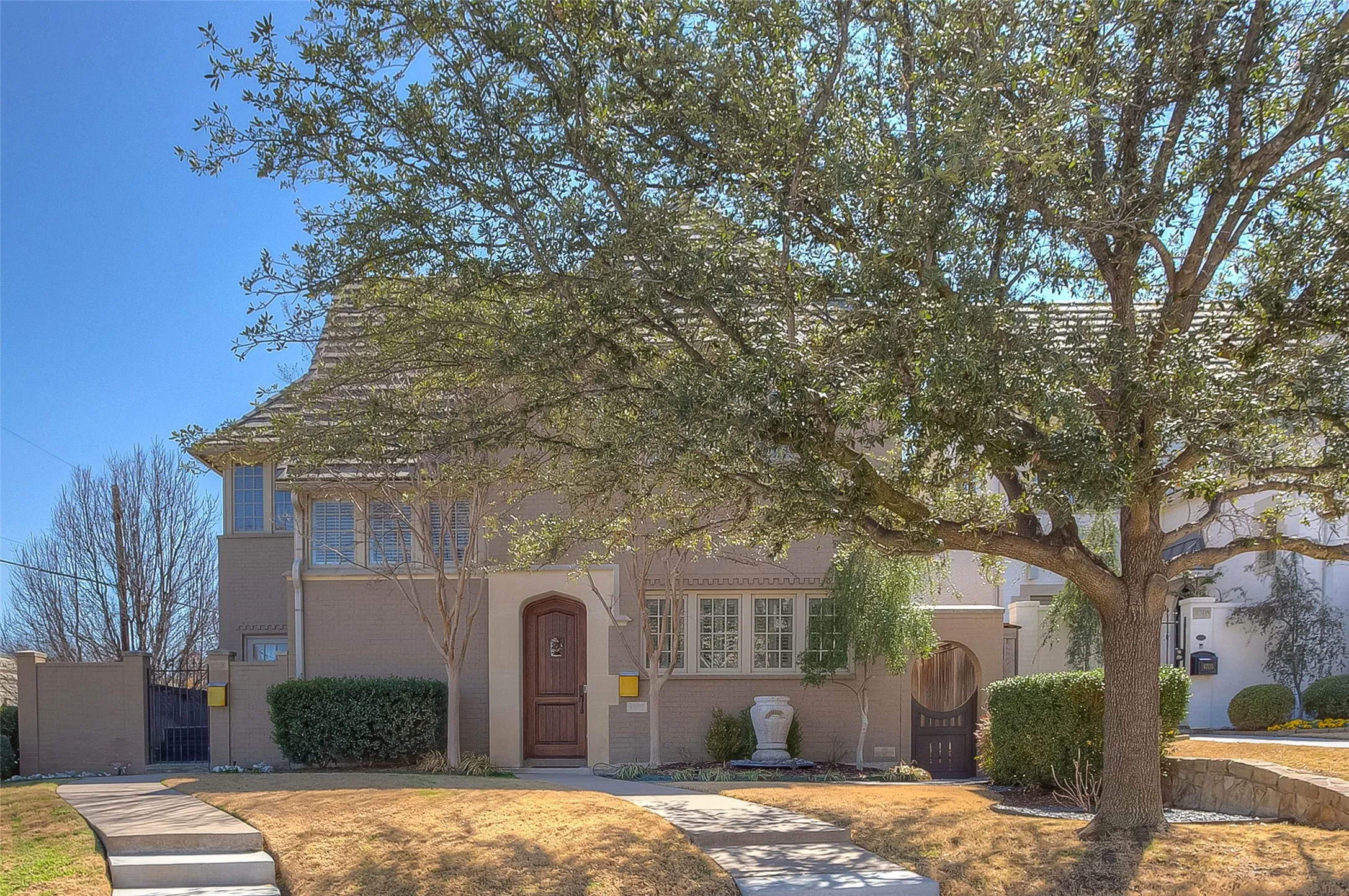 Townhouse For Rent in Tarrant County , 4703 Dexter Avenue, Fort Worth, Texas 76107, 3 Bedroom, 3 Bathroom, 2 Garage spaces, 2,396 Sqft, built in 2007, mls#21334632, Real Estate Agent in Fort Worth, Homes For Rent in Tarrant county, Homes For Rent in Fort Worth, Realtor in Fort Worth Texas, Real Estate Brokerage Independent Realty Texas, Luminita Cordes Realtor