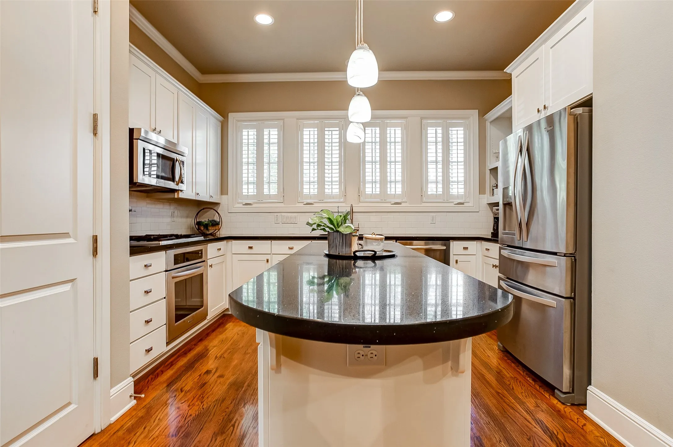 Townhouse For Rent in Tarrant County , 4703 Dexter Avenue, Fort Worth, Texas 76107, 3 Bedroom, 3 Bathroom, 2 Garage spaces, 2,396 Sqft, built in 2007, mls#21334632, Real Estate Agent in Fort Worth, Homes For Rent in Tarrant county, Homes For Rent in Fort Worth, Realtor in Fort Worth Texas, Real Estate Brokerage Independent Realty Texas, Luminita Cordes Realtor