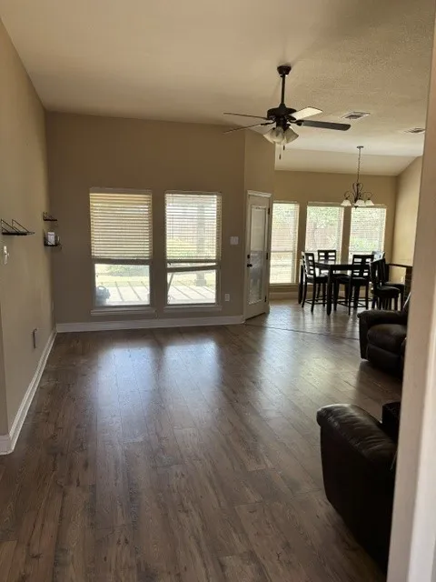 Single Family Residence For Sale in Ellis County , 209 Newcastle Street, Waxahachie, Texas 75165, 3 Bedroom, 2 Bathroom, 2 Garage spaces, 1,810 Sqft, built in 2012, mls#21335427, Real Estate Agent in Waxahachie, Homes For Sale in Ellis county, Homes For Sale in Waxahachie, Realtor in Waxahachie Texas, Real Estate Brokerage Independent Realty Texas, Luminita Cordes Realtor