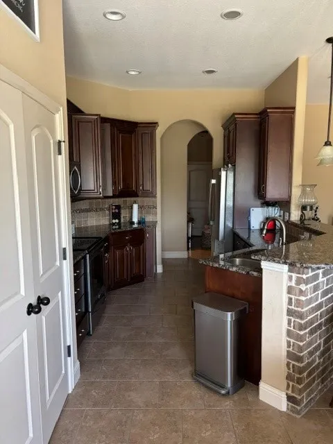 Single Family Residence For Sale in Ellis County , 209 Newcastle Street, Waxahachie, Texas 75165, 3 Bedroom, 2 Bathroom, 2 Garage spaces, 1,810 Sqft, built in 2012, mls#21335427, Real Estate Agent in Waxahachie, Homes For Sale in Ellis county, Homes For Sale in Waxahachie, Realtor in Waxahachie Texas, Real Estate Brokerage Independent Realty Texas, Luminita Cordes Realtor