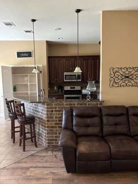 Single Family Residence For Sale in Ellis County , 209 Newcastle Street, Waxahachie, Texas 75165, 3 Bedroom, 2 Bathroom, 2 Garage spaces, 1,810 Sqft, built in 2012, mls#21335427, Real Estate Agent in Waxahachie, Homes For Sale in Ellis county, Homes For Sale in Waxahachie, Realtor in Waxahachie Texas, Real Estate Brokerage Independent Realty Texas, Luminita Cordes Realtor