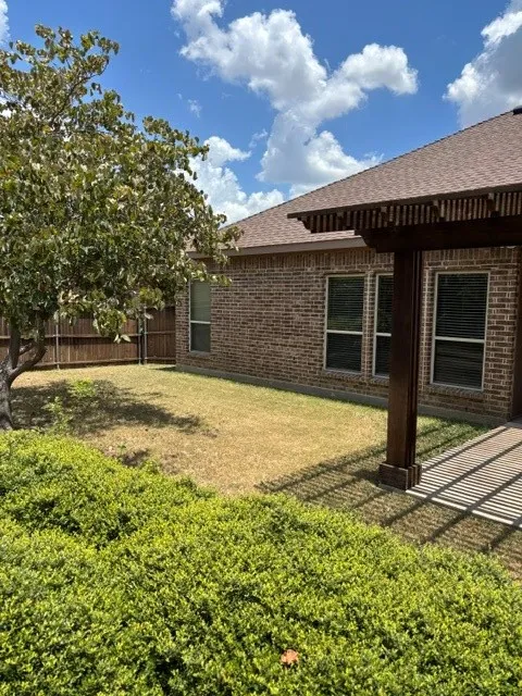 Single Family Residence For Sale in Ellis County , 209 Newcastle Street, Waxahachie, Texas 75165, 3 Bedroom, 2 Bathroom, 2 Garage spaces, 1,810 Sqft, built in 2012, mls#21335427, Real Estate Agent in Waxahachie, Homes For Sale in Ellis county, Homes For Sale in Waxahachie, Realtor in Waxahachie Texas, Real Estate Brokerage Independent Realty Texas, Luminita Cordes Realtor
