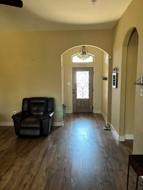 Single Family Residence For Sale in Ellis County , 209 Newcastle Street, Waxahachie, Texas 75165, 3 Bedroom, 2 Bathroom, 2 Garage spaces, 1,810 Sqft, built in 2012, mls#21335427, Real Estate Agent in Waxahachie, Homes For Sale in Ellis county, Homes For Sale in Waxahachie, Realtor in Waxahachie Texas, Real Estate Brokerage Independent Realty Texas, Luminita Cordes Realtor