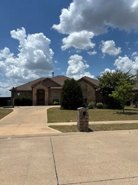 Single Family Residence For Sale in Ellis County , 209 Newcastle Street, Waxahachie, Texas 75165, 3 Bedroom, 2 Bathroom, 2 Garage spaces, 1,810 Sqft, built in 2012, mls#21335427, Real Estate Agent in Waxahachie, Homes For Sale in Ellis county, Homes For Sale in Waxahachie, Realtor in Waxahachie Texas, Real Estate Brokerage Independent Realty Texas, Luminita Cordes Realtor