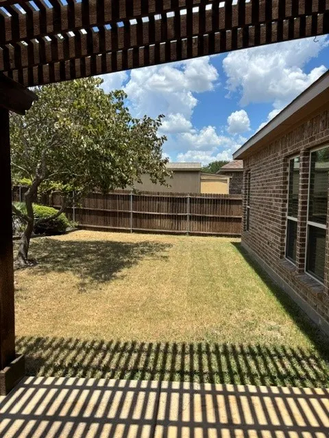 Single Family Residence For Sale in Ellis County , 209 Newcastle Street, Waxahachie, Texas 75165, 3 Bedroom, 2 Bathroom, 2 Garage spaces, 1,810 Sqft, built in 2012, mls#21335427, Real Estate Agent in Waxahachie, Homes For Sale in Ellis county, Homes For Sale in Waxahachie, Realtor in Waxahachie Texas, Real Estate Brokerage Independent Realty Texas, Luminita Cordes Realtor