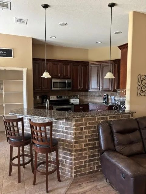 Single Family Residence For Sale in Ellis County , 209 Newcastle Street, Waxahachie, Texas 75165, 3 Bedroom, 2 Bathroom, 2 Garage spaces, 1,810 Sqft, built in 2012, mls#21335427, Real Estate Agent in Waxahachie, Homes For Sale in Ellis county, Homes For Sale in Waxahachie, Realtor in Waxahachie Texas, Real Estate Brokerage Independent Realty Texas, Luminita Cordes Realtor