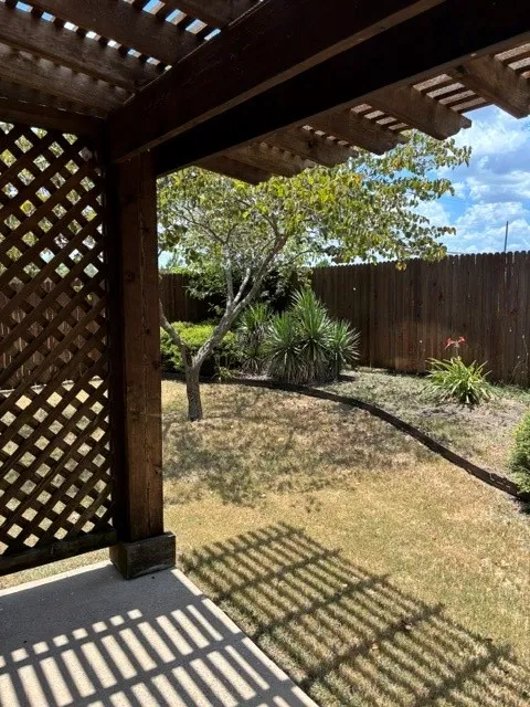 Single Family Residence For Sale in Ellis County , 209 Newcastle Street, Waxahachie, Texas 75165, 3 Bedroom, 2 Bathroom, 2 Garage spaces, 1,810 Sqft, built in 2012, mls#21335427, Real Estate Agent in Waxahachie, Homes For Sale in Ellis county, Homes For Sale in Waxahachie, Realtor in Waxahachie Texas, Real Estate Brokerage Independent Realty Texas, Luminita Cordes Realtor
