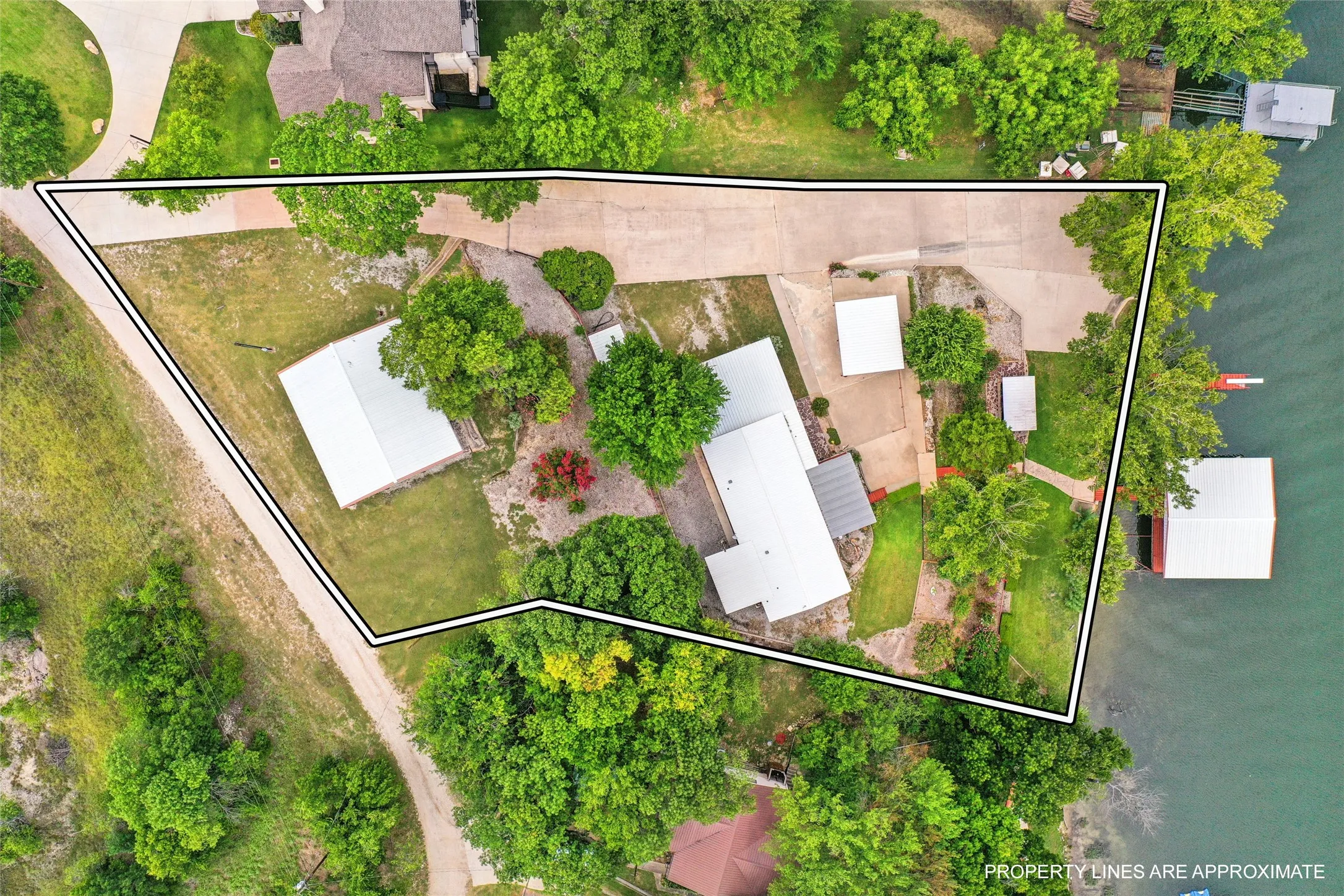 Single Family Residence For Sale in Cooke County , 363 Oakview Road, Gainesville, Texas 76240, 3 Bedroom, 2 Bathroom, 2 Garage spaces, 1,620 Sqft, built in 1985, mls#21335446, Real Estate Agent in Gainesville, Homes For Sale in Cooke county, Homes For Sale in Gainesville, Realtor in Gainesville Texas, Real Estate Brokerage Independent Realty Texas, Luminita Cordes Realtor